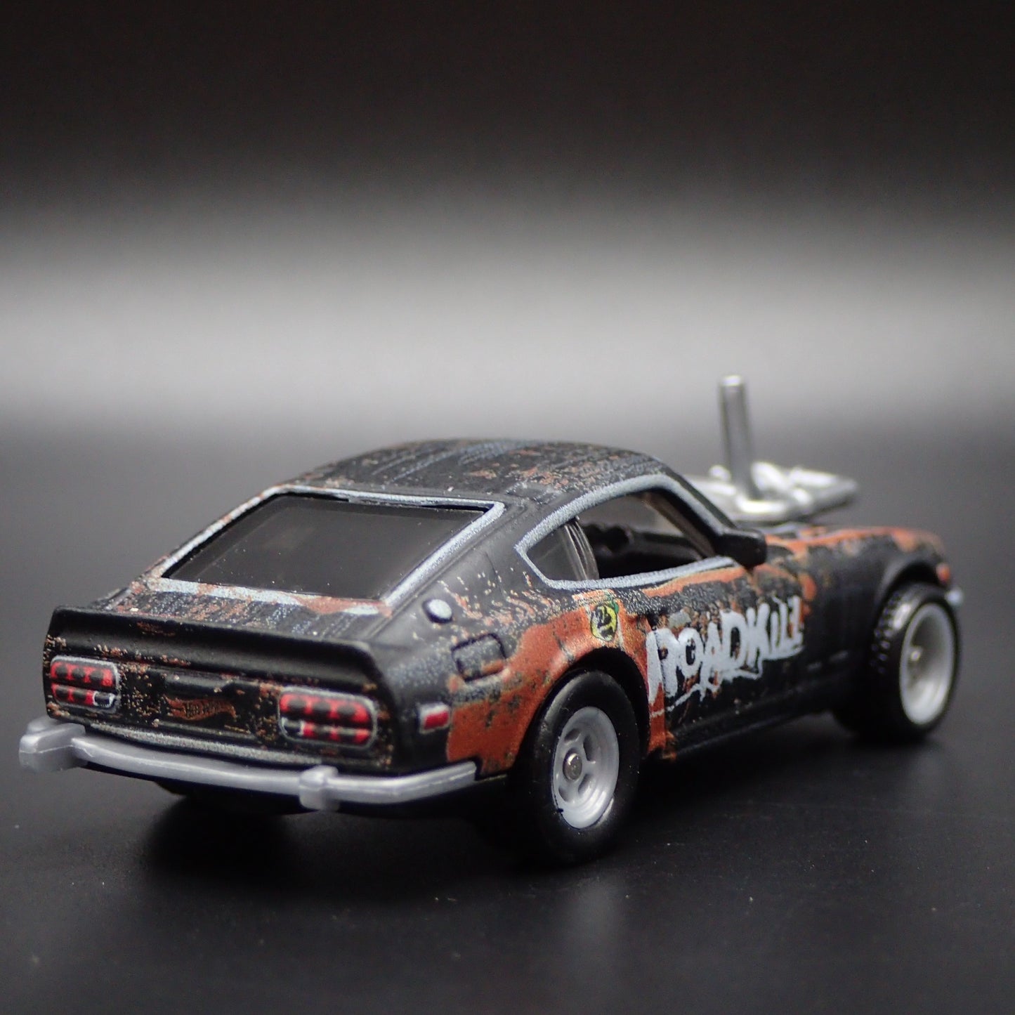 1970-1973 DATSUN 240Z CUSTOM MOTORTREND ROADKILL ROTSUN 1:64 DIECAST MODEL CAR