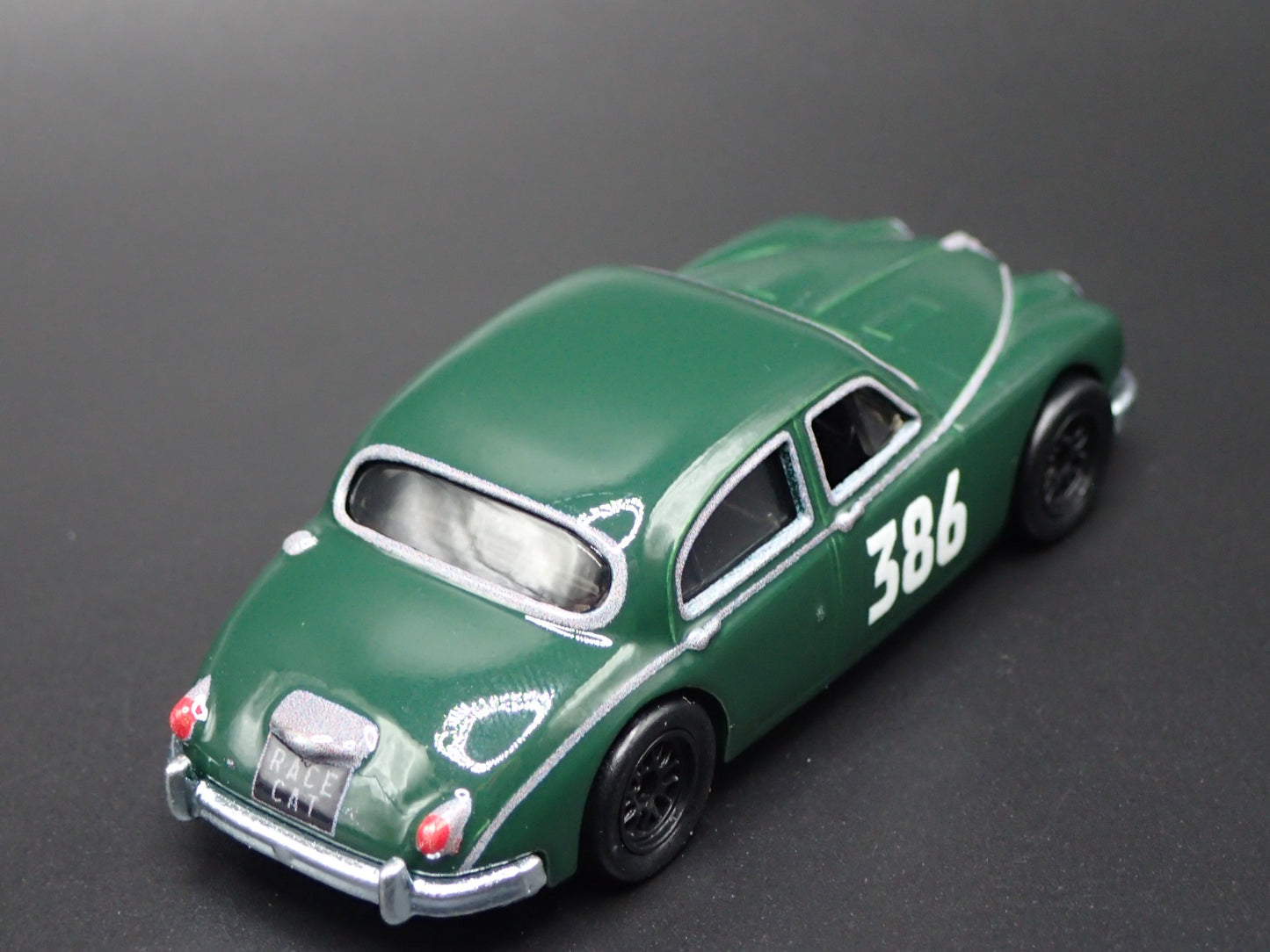 1955-1959 JAGUAR MK1 GREEN 1/64 SCALE COLLECTIBLE DIORAMA DIECAST MODEL CAR