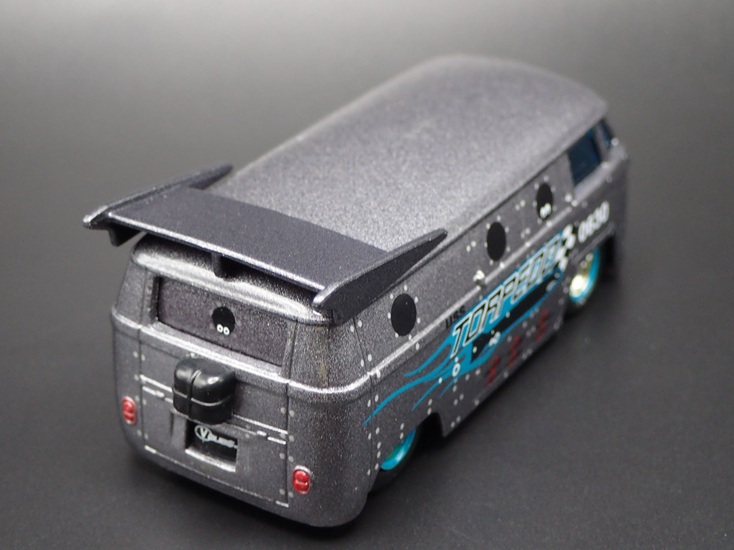 1950-1967 VW VOLKSWAGEN DRAG BUS NHRA GRAY 1/64 SCALE DIORAMA DIECAST MODEL CAR