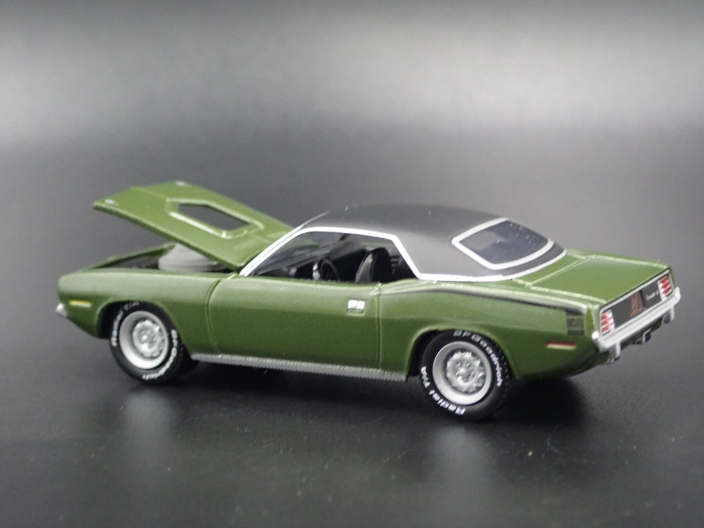 1970 70 PLYMOUTH HEMI CUDA GREEN 1:64 SCALE COLLECTIBLE DIECAST MODEL CAR