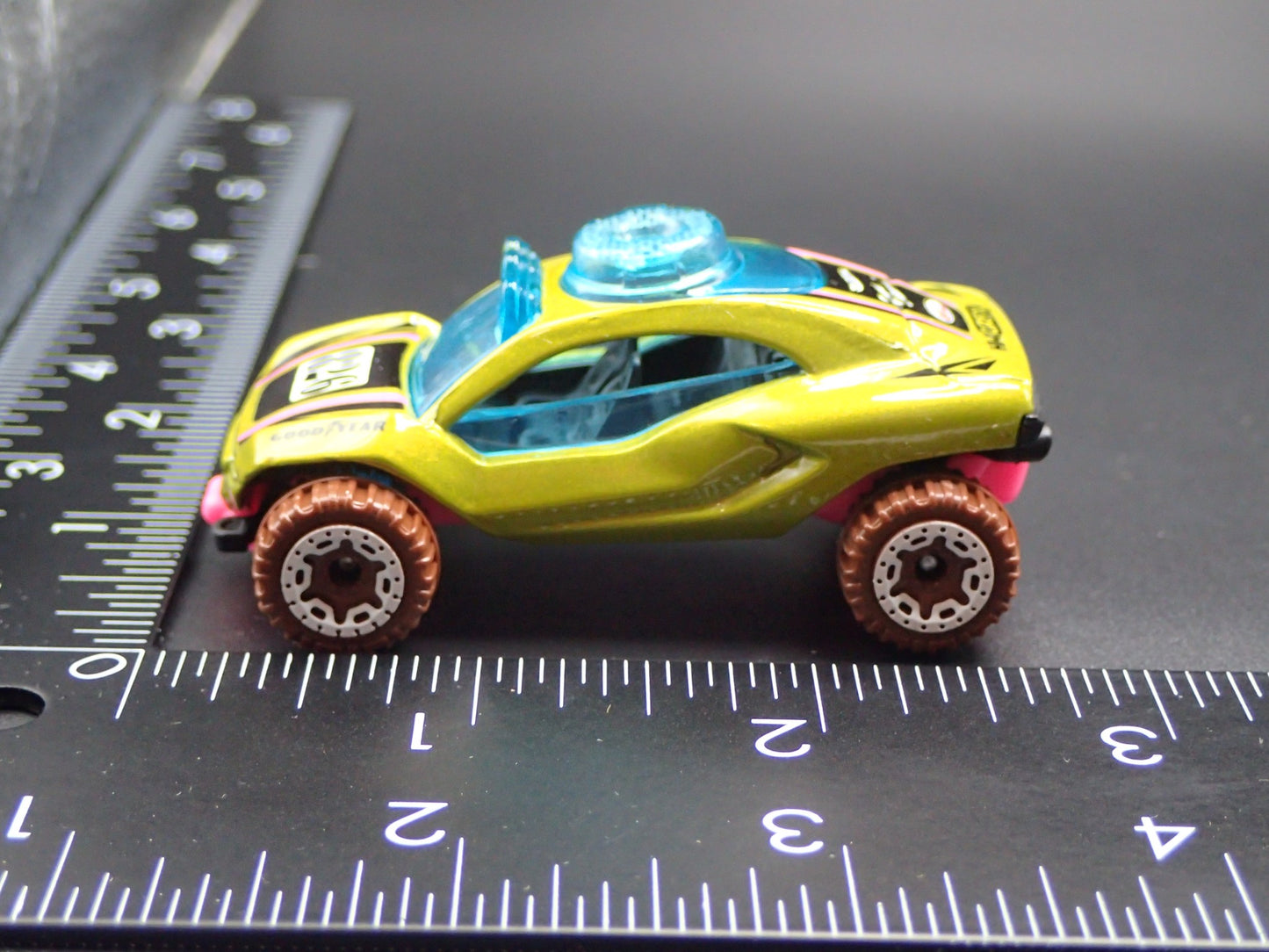 DUNE BUGGY BEACH OFF ROAD GREEN 1:64 SCALE COLLECTIBLE DIORAMA DIECAST MODEL CAR