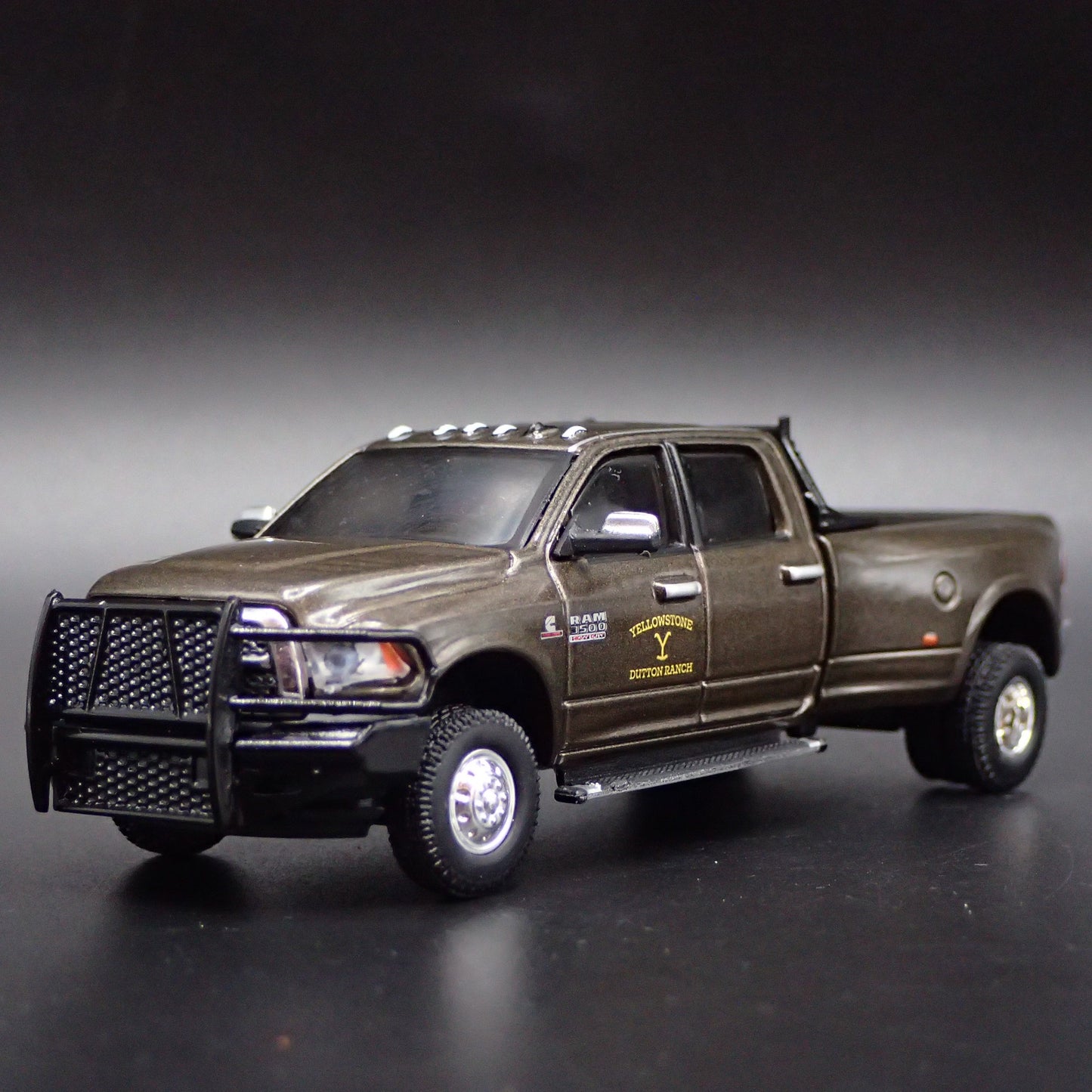 2017 17 RAM 3500 LARAMIE TRUCK DUTTON RANCH YELLOWSTONE 1/64 DIECAST MODEL CAR