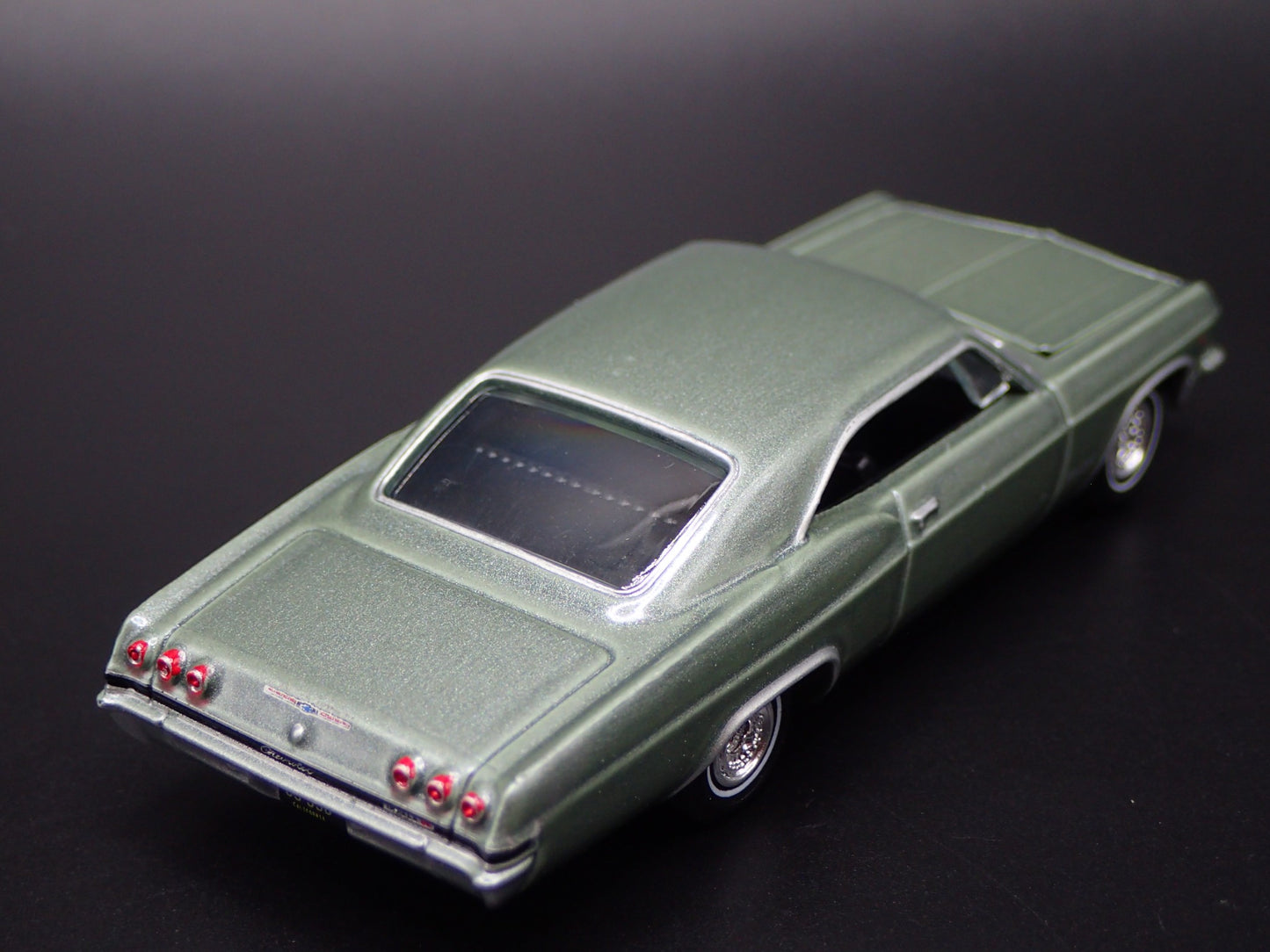 1965 65 CHEVY CHEVROLET IMPALA SS 396 GREEN 1:64 SCALE DIORAMA DIECAST MODEL CAR