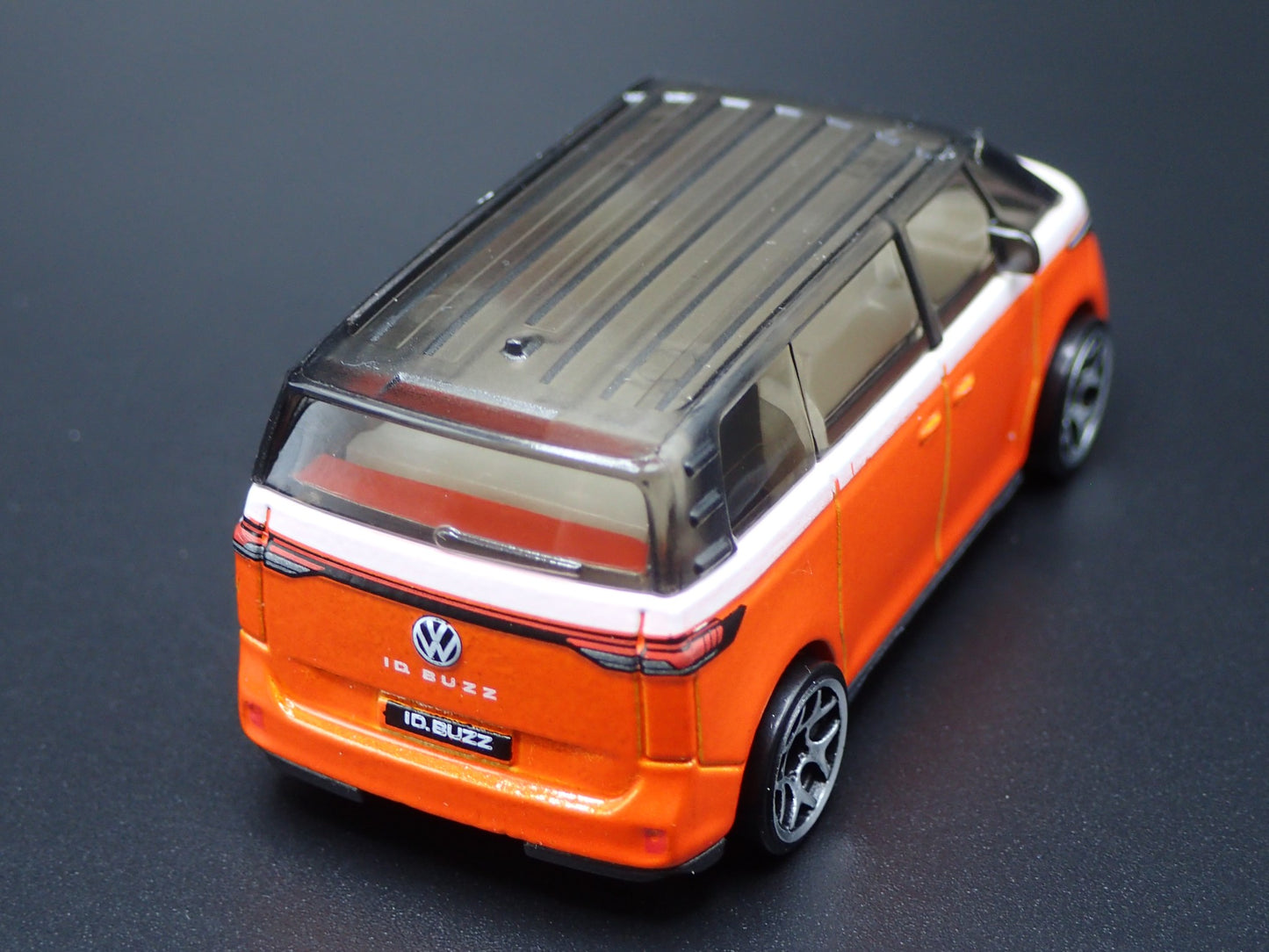 2025 25 VW VOLKSWAGEN ID BUZZ ELECTRIC CAR ORANGE 1:64 SCALE DIECAST MODEL CAR