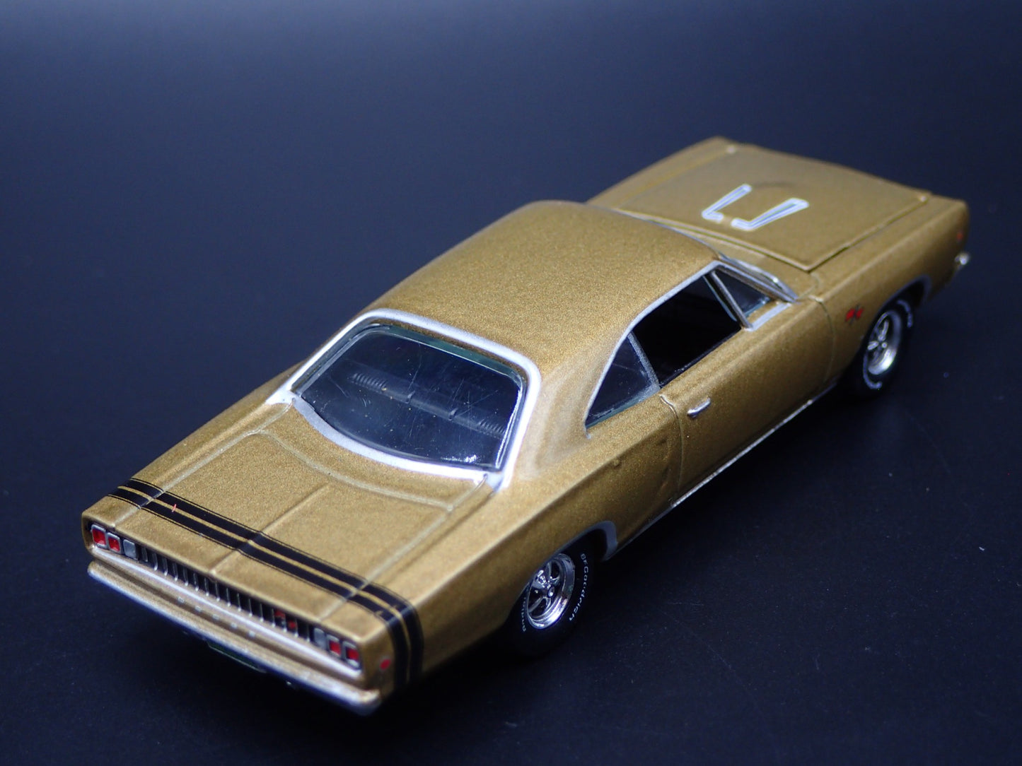 1968 68 DODGE CORONET RT GOLD 1:64 SCALE COLLECTIBLE DIORAMA DIECAST MODEL CAR