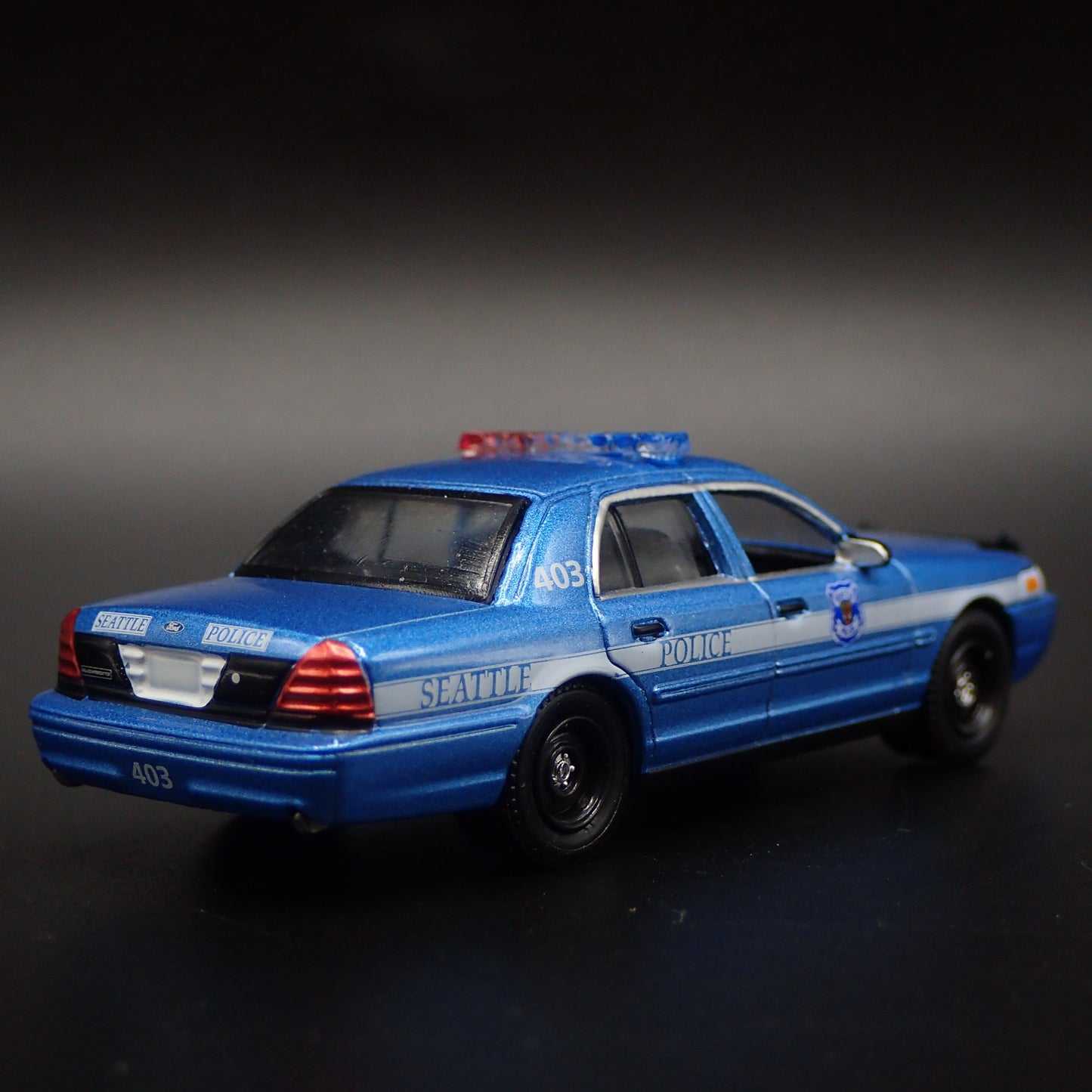 2001 FORD CROWN VICTORIA POLICE INTERCEPTOR SEATTLE 1:64 SCALE DIECAST MODEL CAR