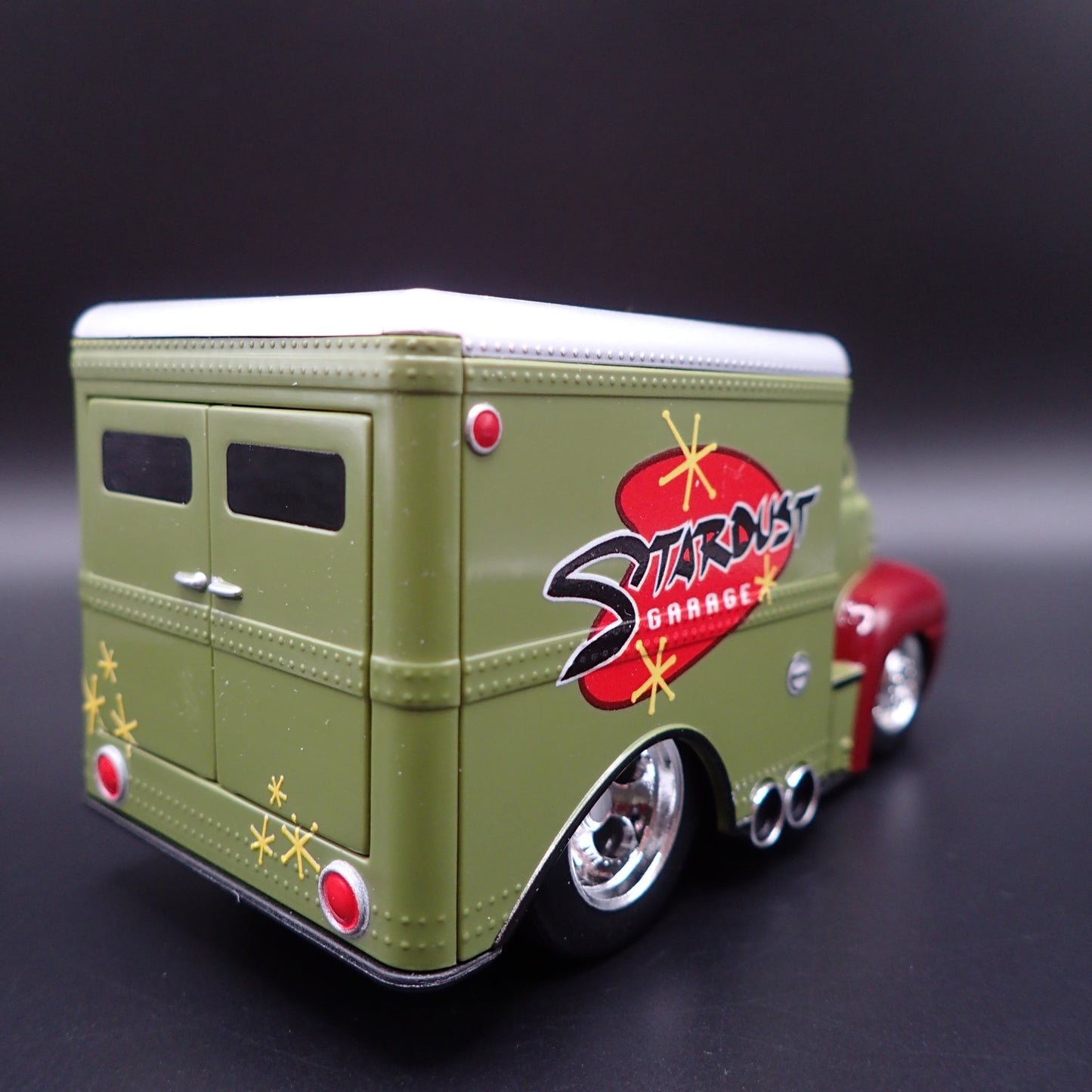 1950 50 FORD COE BOX TRUCK STARDUST GARAGE 1:64 SCALE DIORAMA DIECAST MODEL CAR