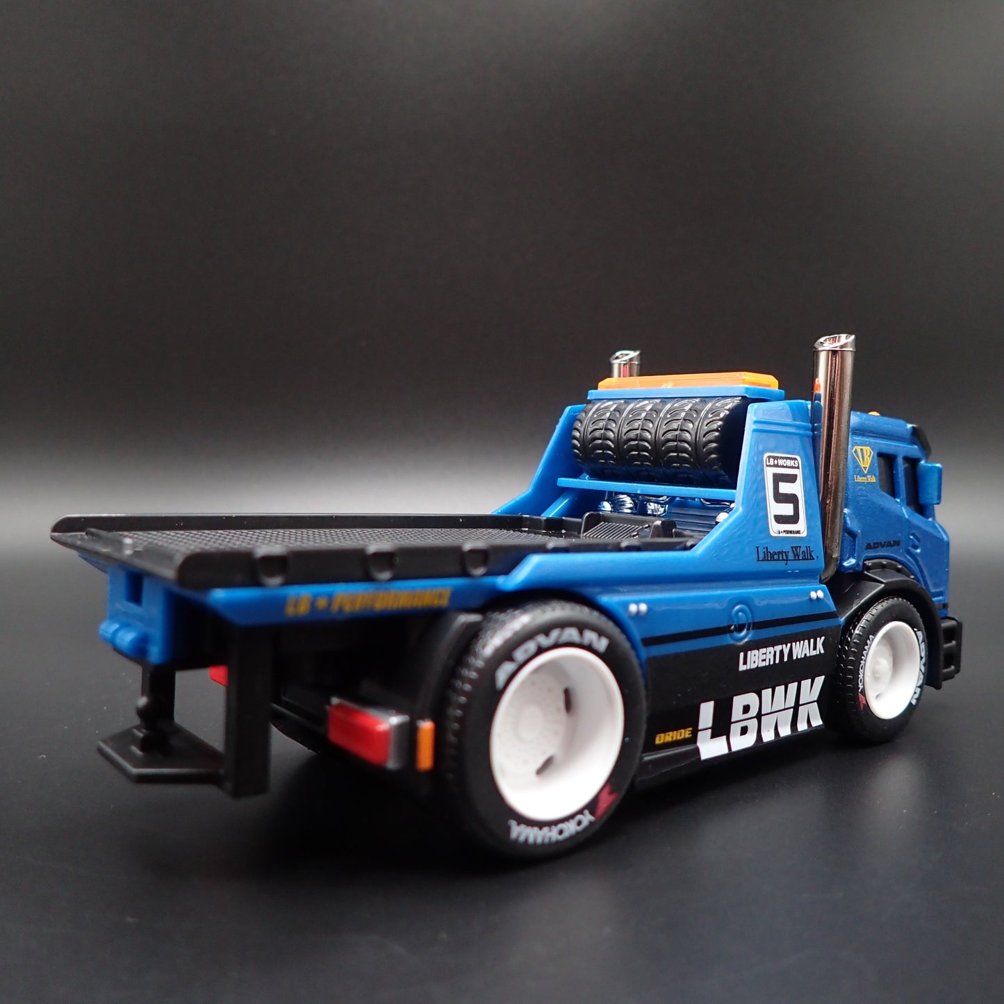 MODERN CUSTOM FLATBED CAR HAULER LBWK LIBERTY WALK 1:64 SCALE DIECAST MODEL CAR