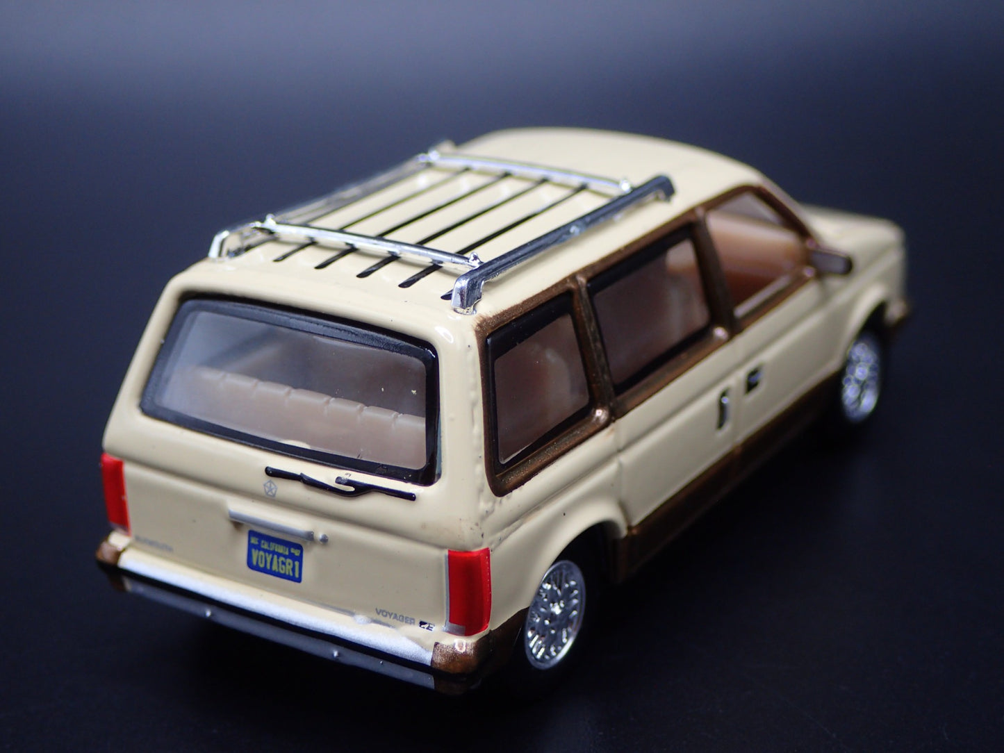 1984-1990 PLYMOUTH VOYAGER MINIVAN CARAVAN CREAM 1/64 SCALE DIECAST MODEL CAR