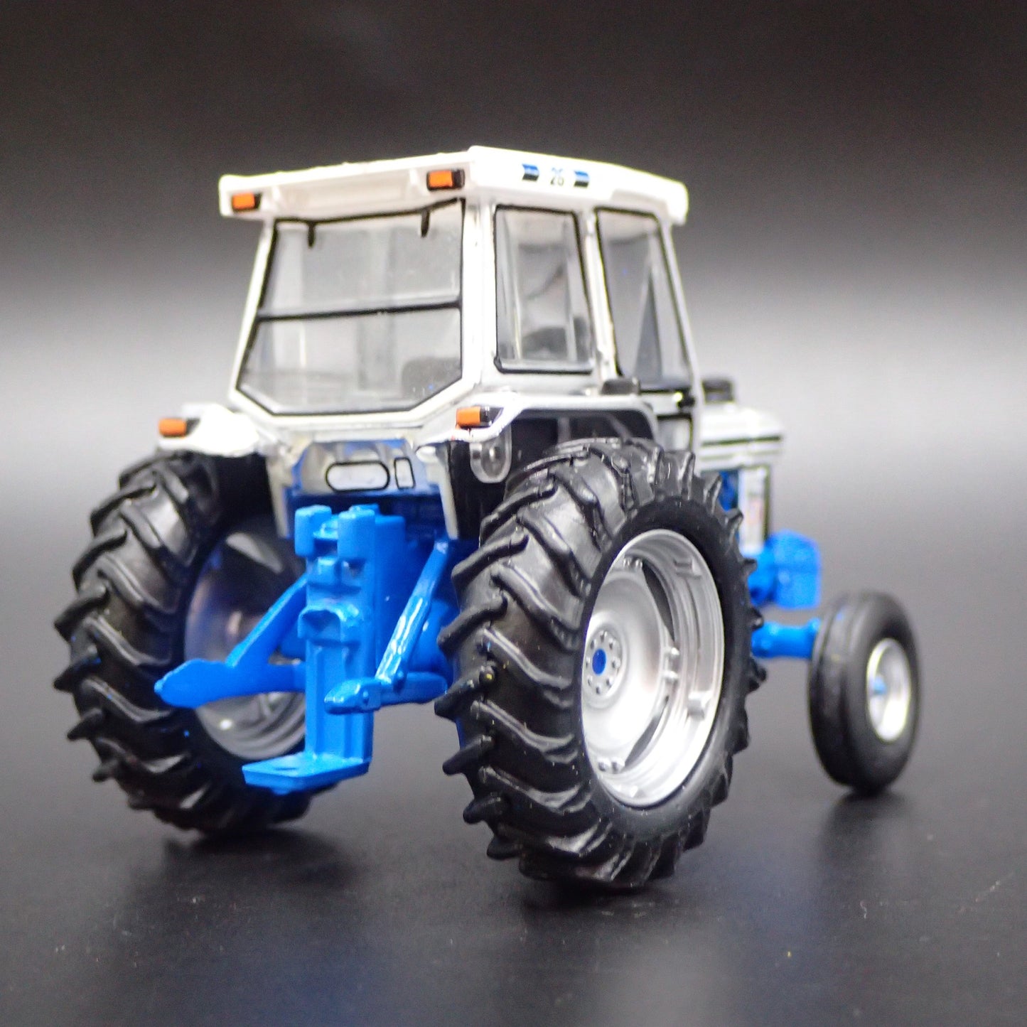 1989 89 FORD 7610 SILVER JUBILEE FARM TRACTOR BLUE 1:64 SCALE DIECAST MODEL CAR