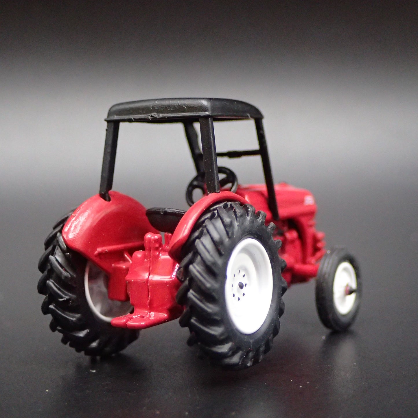 1946 46 FORD 8N FARM TRACTOR RED 1:64 SCALE COLLECTIBLE DIORAMA DIECAST MODEL