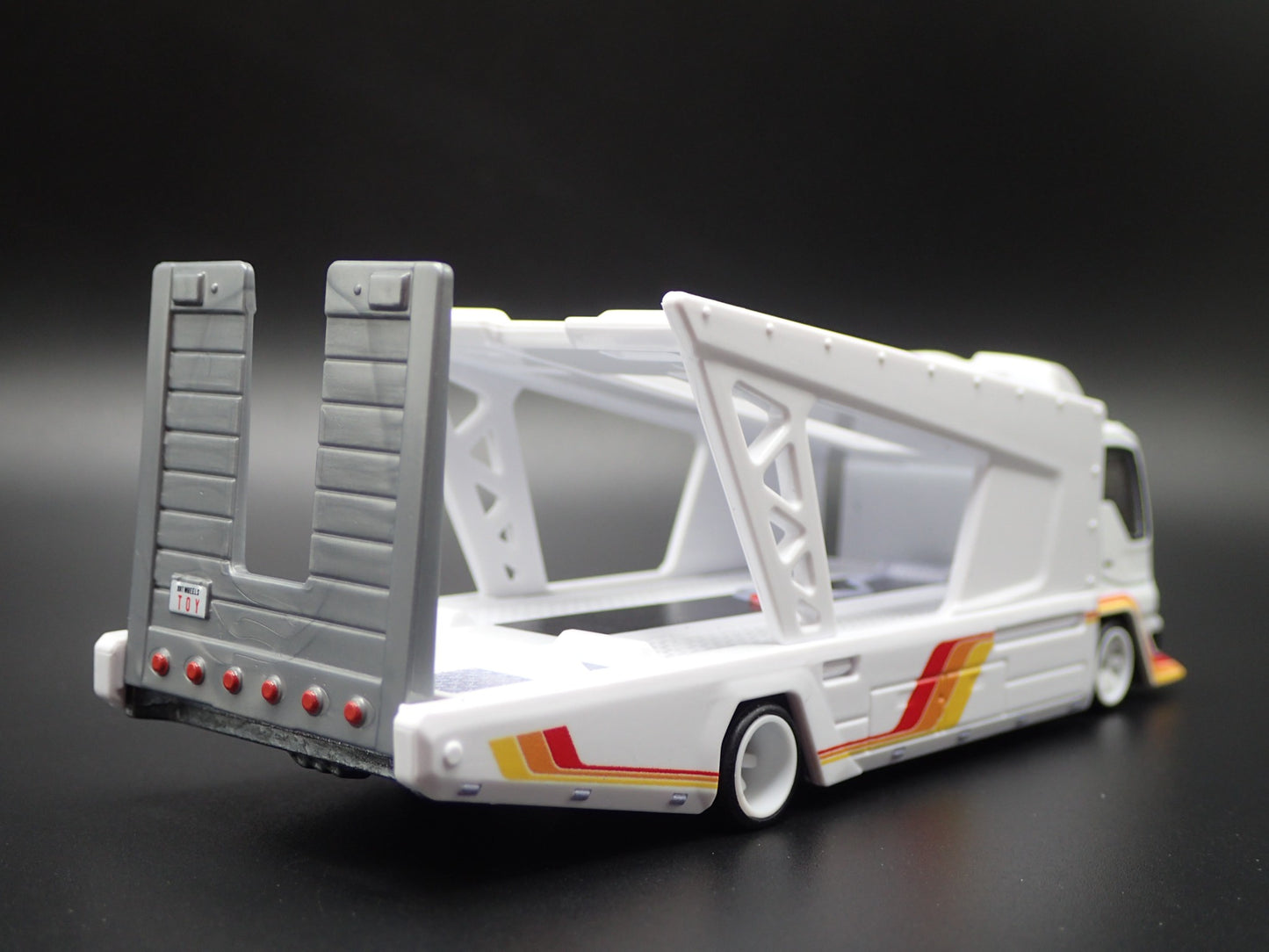 MODERN FLATBED CAR HAULER TRUCK 2 TWO TIER 1/64 SCALE DIORAMA DIECAST MODEL CAR