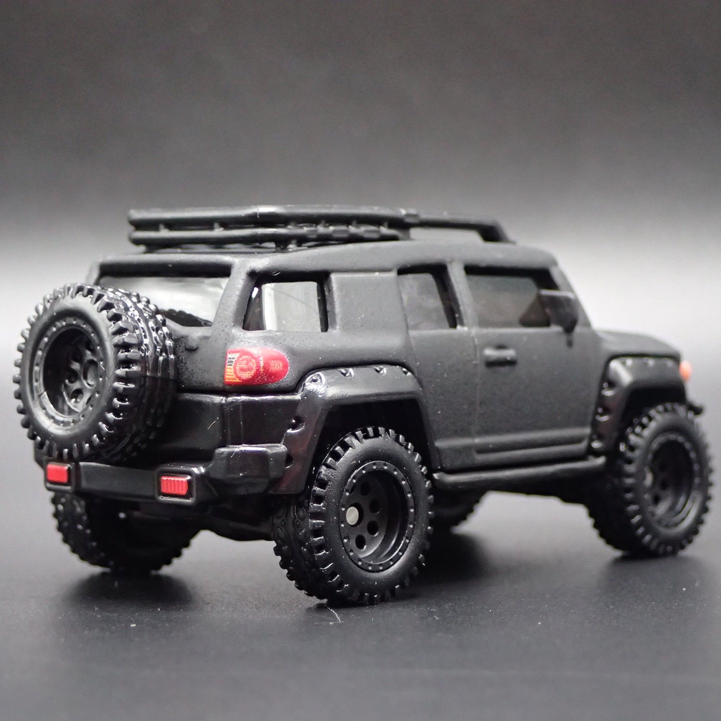 2007-2014 TOYOTA FJ CRUISER SUV 1/64 SCALE COLLECTIBLE DIORAMA DIECAST MODEL CAR