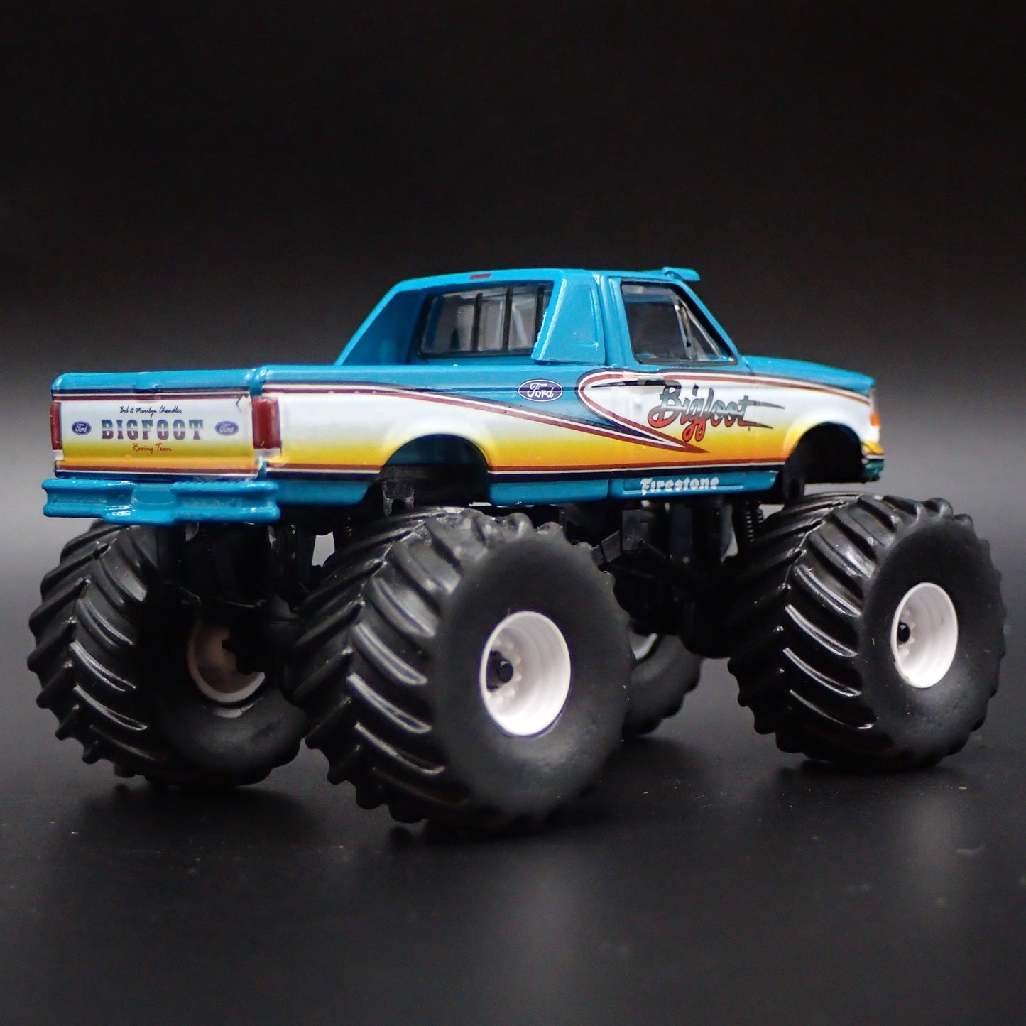 1993 93 FORD F250 MONSTER TRUCK BIGFOOT #11 1/64 SCALE DIORAMA DIECAST MODEL CAR