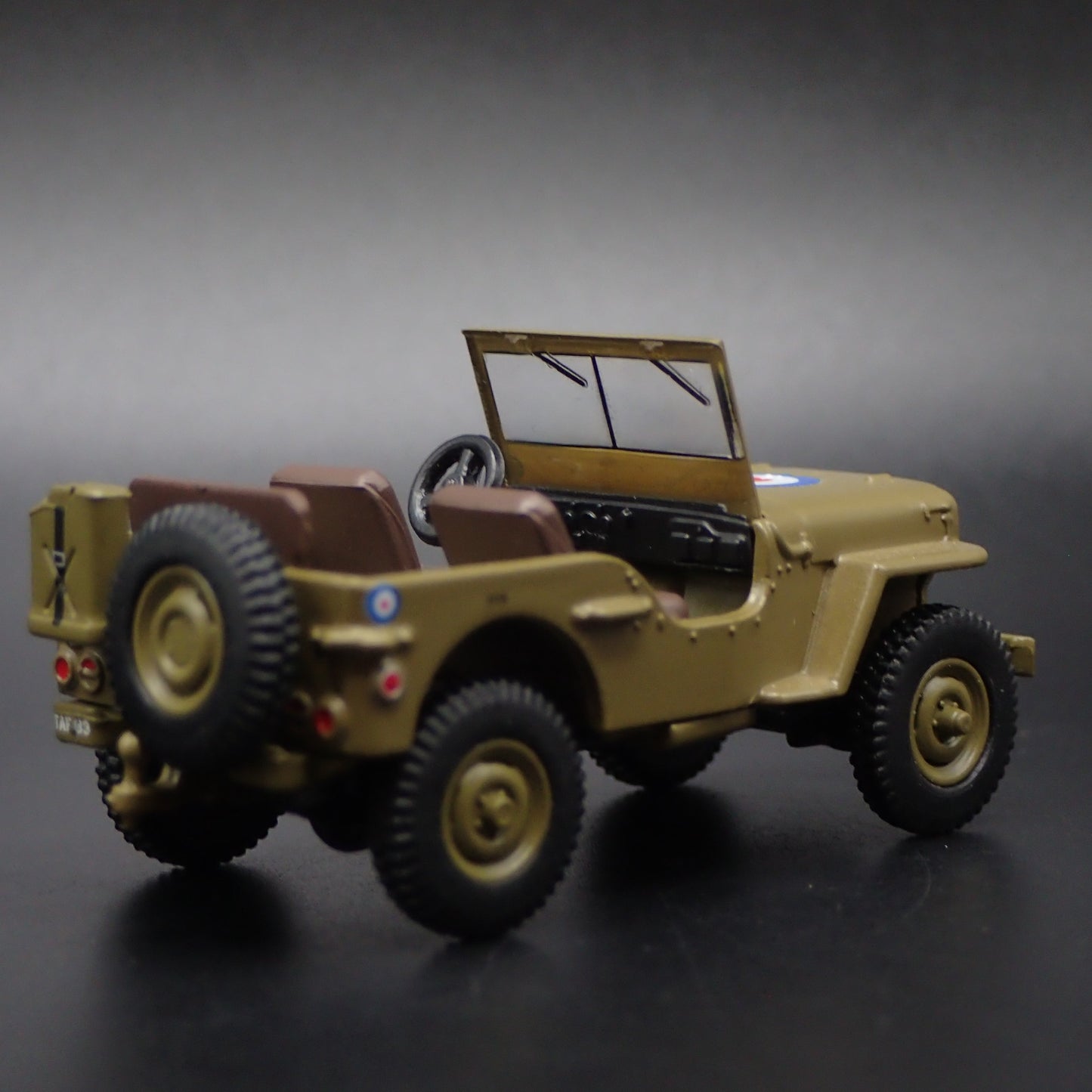 1941-1945 WWII WILLYS MB JEEP BRITISH ARMY COMMAND CAR 1:64 DIECAST MODEL CAR