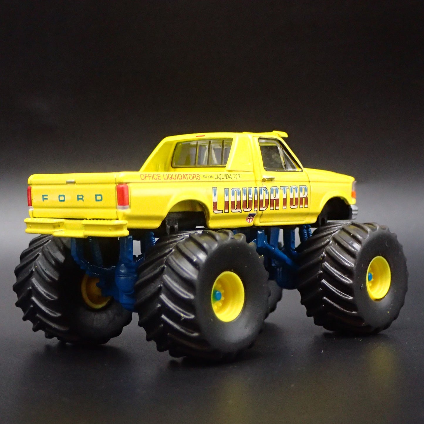 1992 92 FORD F250 MONSTER TRUCK LIQUIDATOR YELLOW 1/64 SCALE DIECAST MODEL CAR