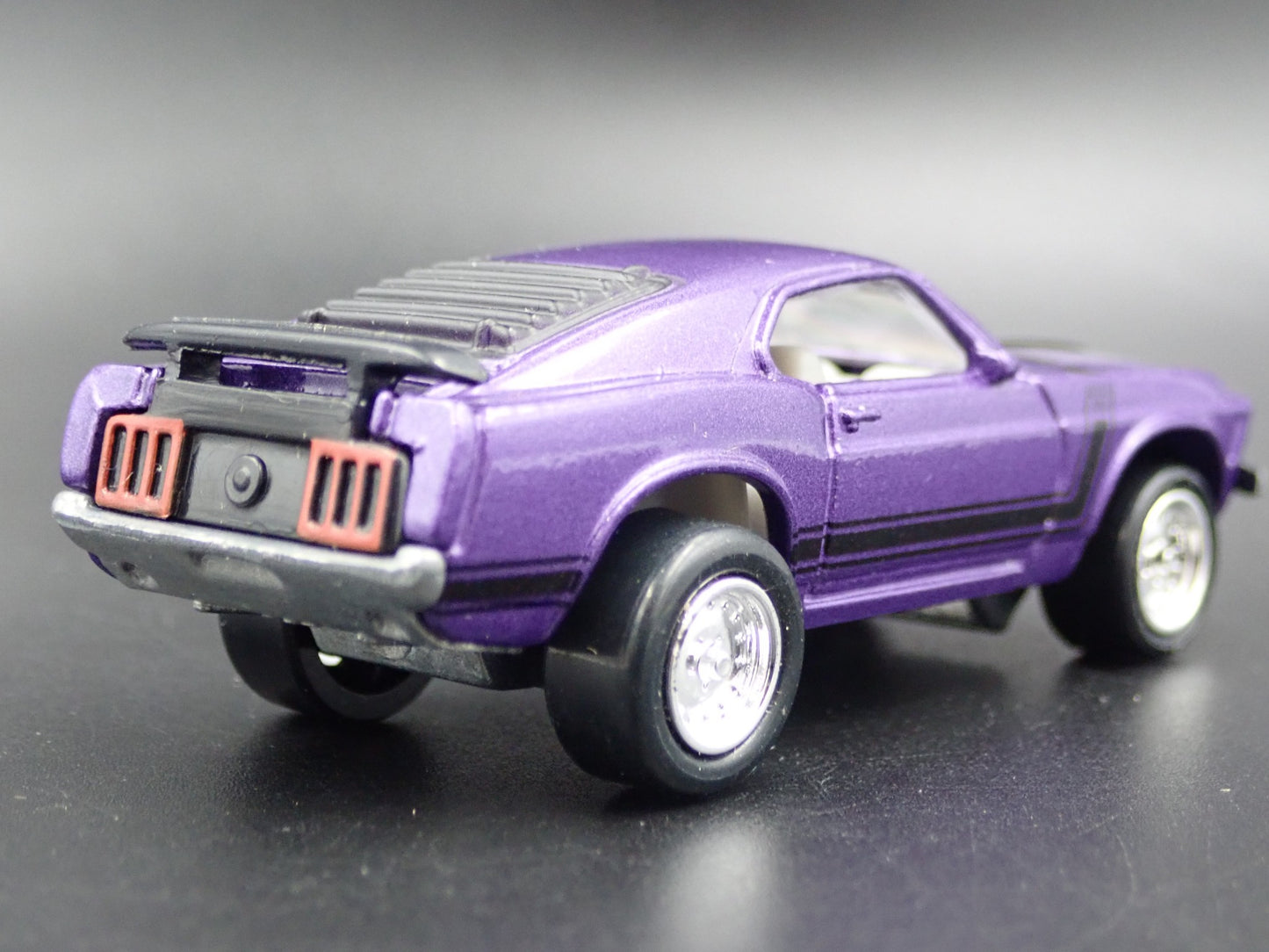 1970 70 FORD MUSTANG FASTBACK BOSS 302 RARE 1/64 SCALE DIORAMA DIECAST MODEL CAR