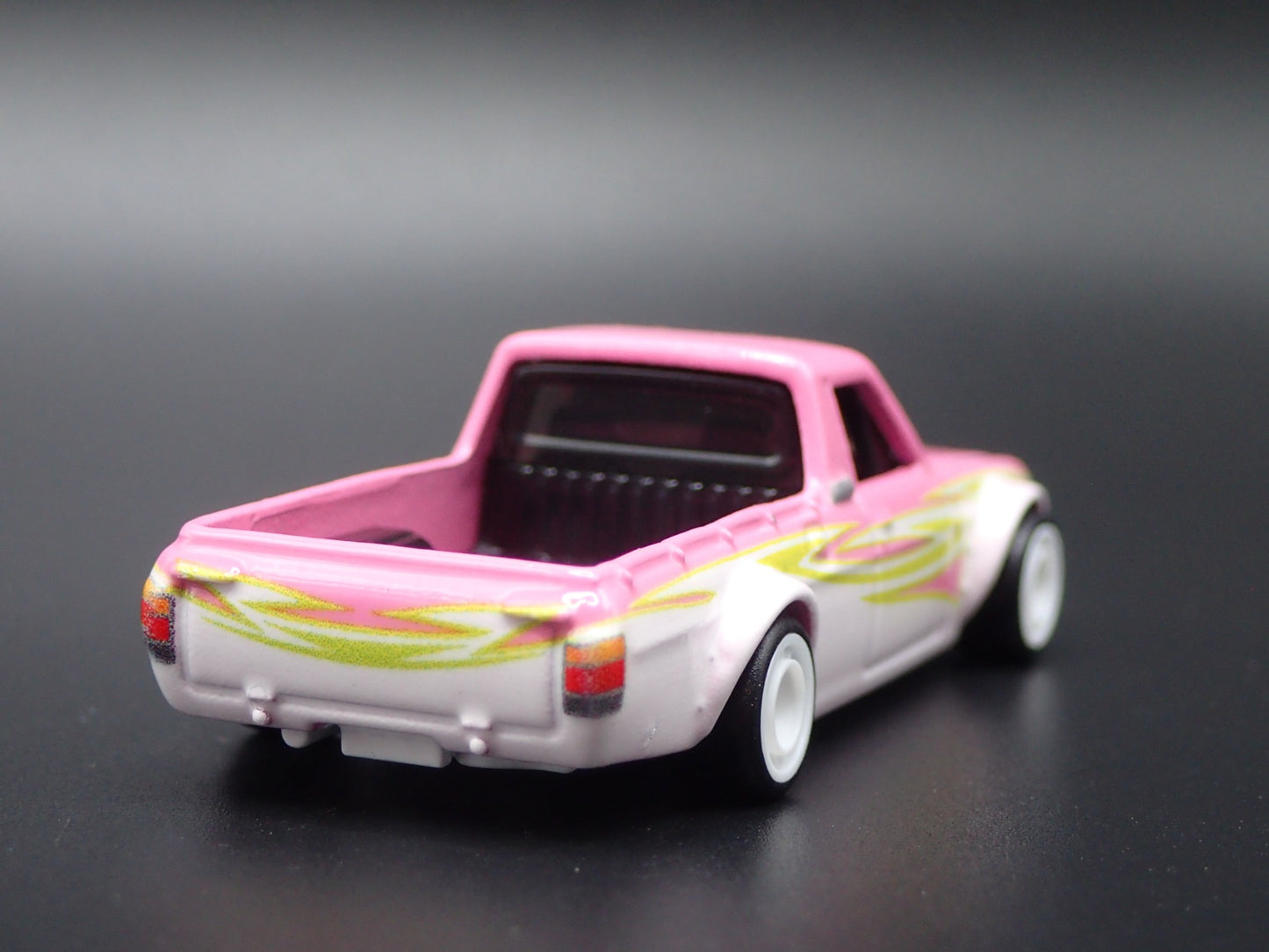 1971-1977 DATSUN SUNNY PICKUP TRUCK B120 PINK 1:64 SCALE DIECAST MODEL CAR