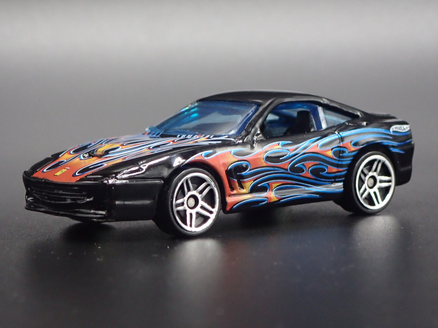 1996-2001 FERRARI 550 MARANELLO 1:64 SCALE COLLECTIBLE DIORAMA DIECAST MODEL CAR