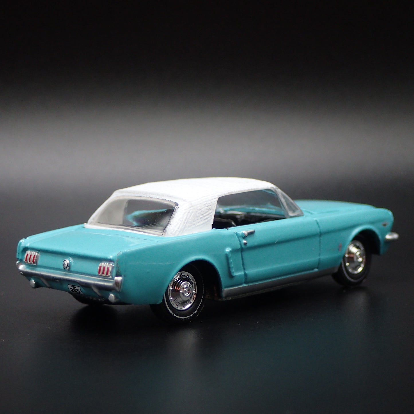 1965 65 FORD MUSTANG COUPE RARE 1:64 SCALE COLLECTIBLE DIORAMA DIECAST MODEL CAR