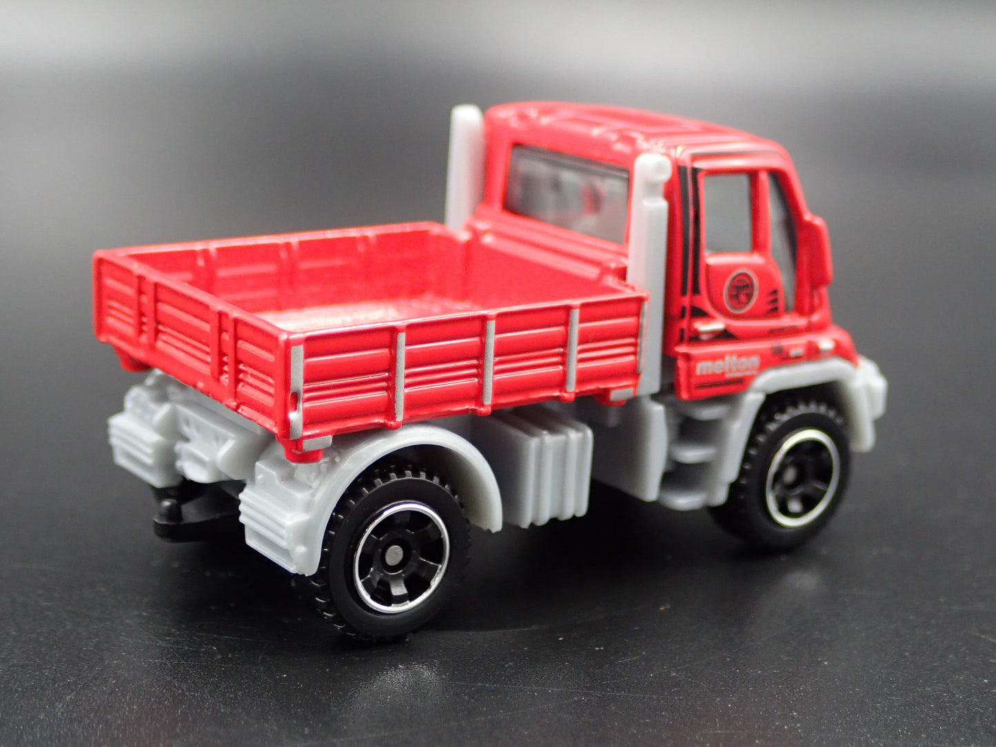 MERCEDES-BENZ UNIMOG U300 UTILITY TRUCK RED 1:64 SCALE DIORAMA DIECAST MODEL CAR