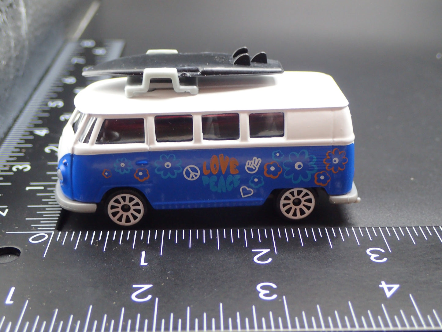 1950-1967 VW VOLKSWAGEN TYPE 2 T1 BUS BLUE HIPPY 1:64 SCALE DIECAST MODEL CAR