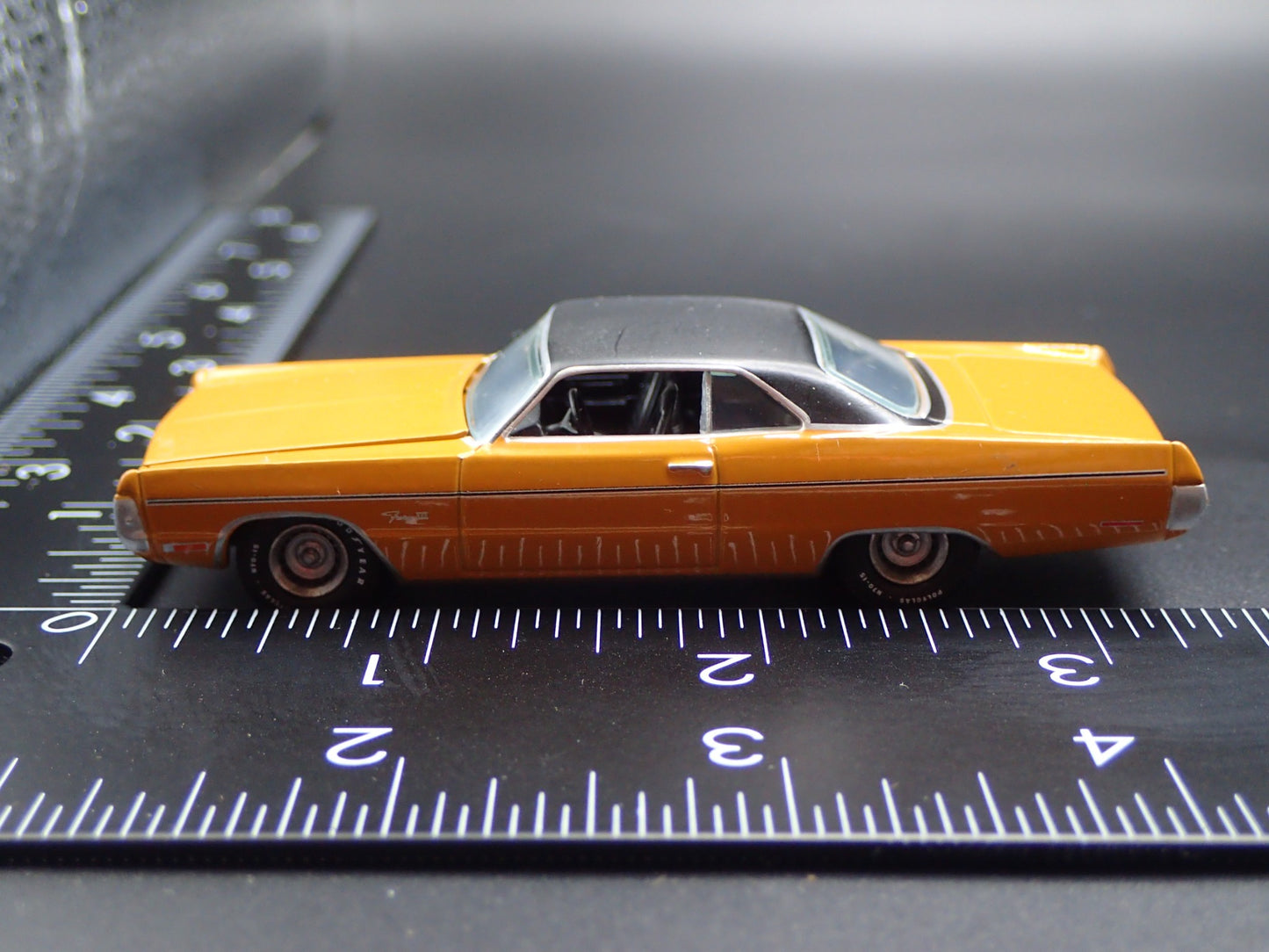 1971 71 PLYMOUTH SPORT FURY III MUSTARD 1/64 SCALE DIORAMA DIECAST MODEL CAR