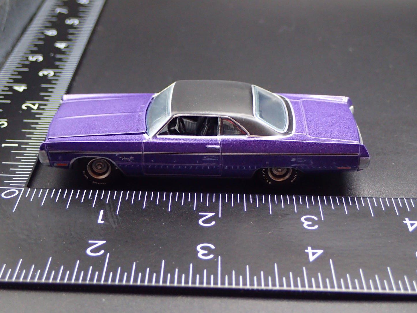 1971 71 PLYMOUTH SPORT FURY III PURPLE 1/64 SCALE DIORAMA DIECAST MODEL CAR