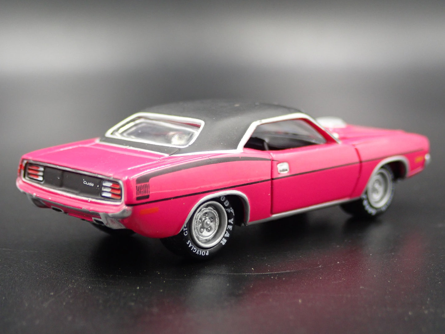 1970 70 PLYMOUTH HEMI CUDA RARE 1:64 SCALE COLLECTIBLE DIORAMA DIECAST MODEL CAR
