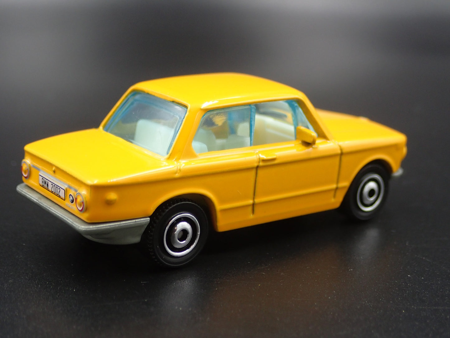 1966-1977 BMW 2002 ORANGE RARE 1:64 SCALE COLLECTIBLE DIORAMA DIECAST MODEL CAR