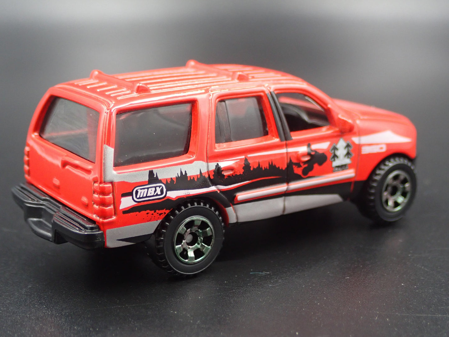 1997-2002 FORD EXPEDITION RED 1:64 SCALE COLLECTIBLE DIORAMA DIECAST MODEL CAR