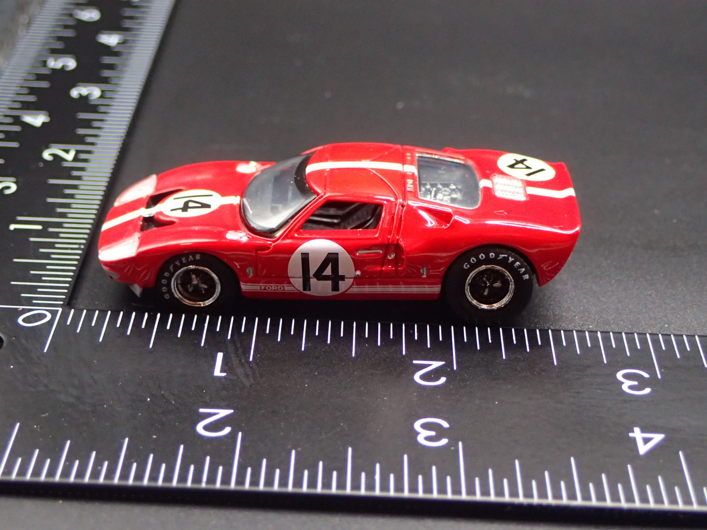 1964-1969 FORD GT40 RACE CAR RED 1:64 SCALE COLLECTIBLE DIECAST MODEL CAR