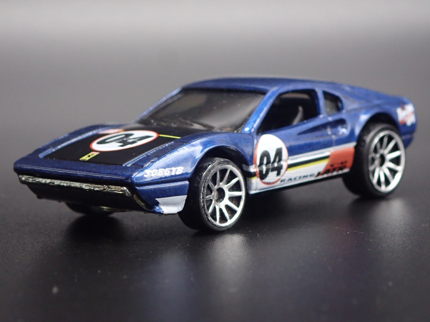 1975-1985 FERRARI 308 SUPER CAR 1:64 SCALE COLLECTIBLE DIORAMA DIECAST MODEL CAR