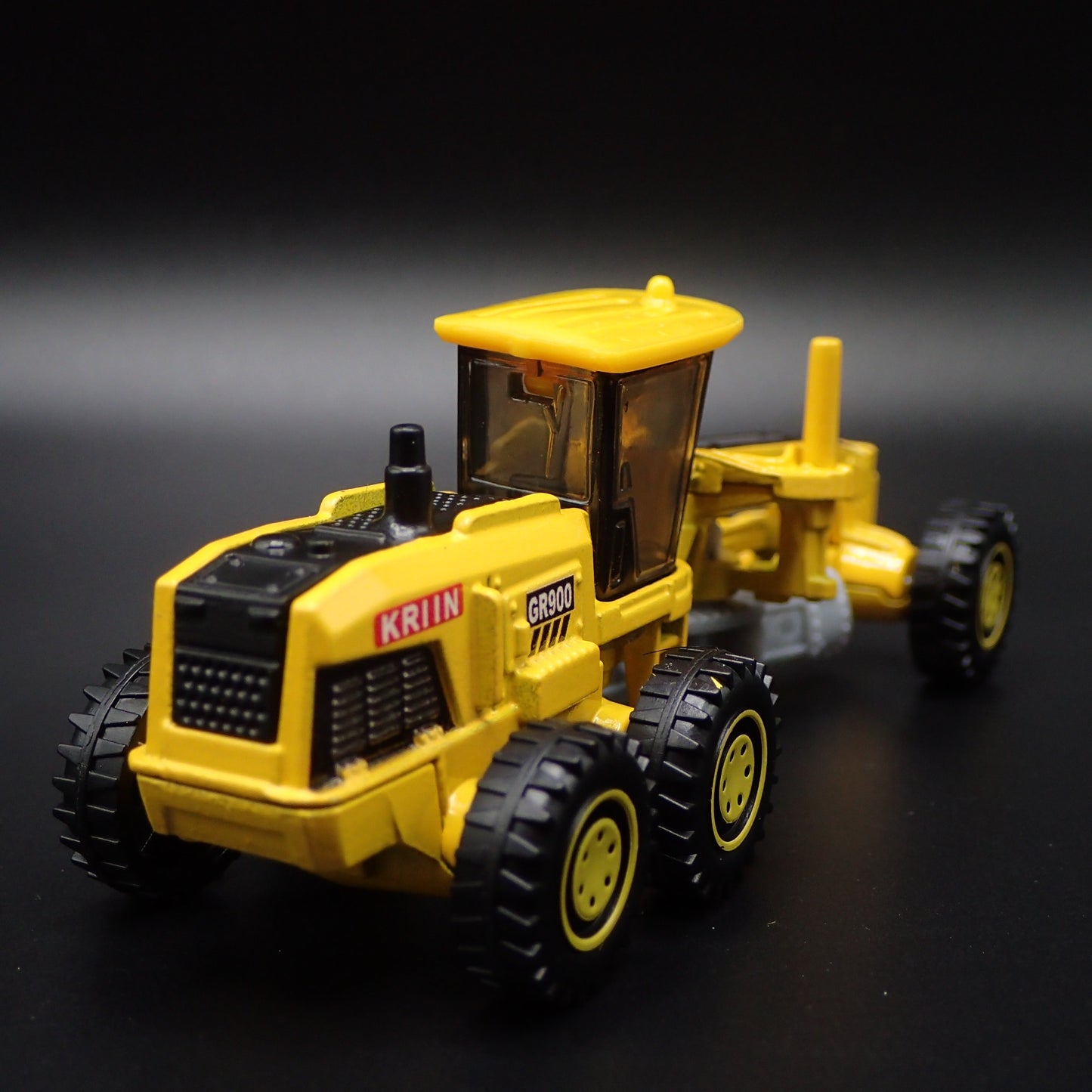 ROAD GRADER CONSTRUCTION VEHICLE 1:64 MB SCALE COLLECTIBLE DIECAST MODEL CAR