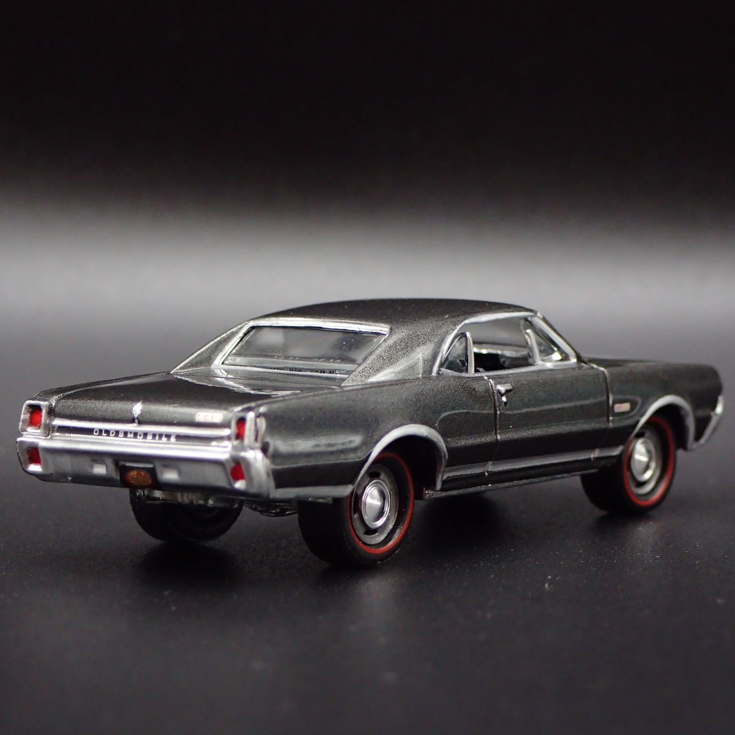 1967 67 OLDS OLDSMOBILE 442 W-30 RARE 1:64 SCALE DIORAMA DIECAST MODEL CAR