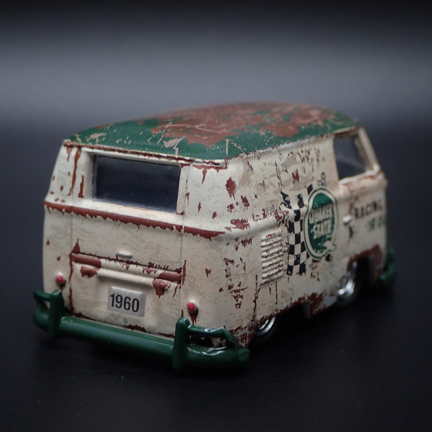 VW VOLKSWAGEN VW MINI BUS VAN QUAKER STATE 1:64 SCALE DIORAMA DIECAST MODEL CAR