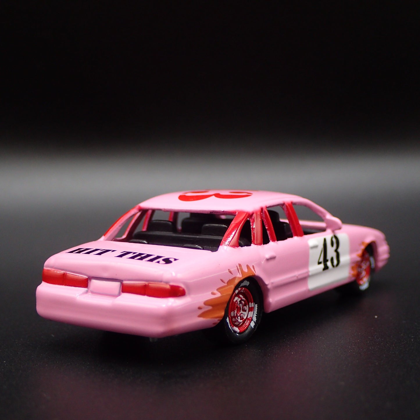 1997 97 FORD CROWN VICTORIA DEMOLITION DERBY PINK 1:64 SCALE DIECAST MODEL CAR