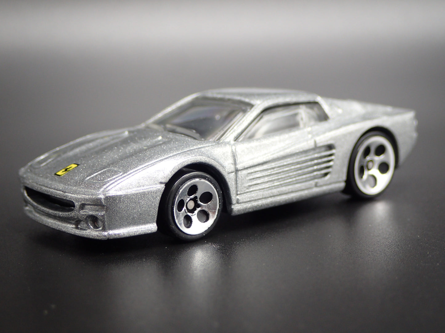 1994-1996 FERRARI F512M SUPER CAR SILVER 1:64 SCALE DIORAMA DIECAST MODEL CAR