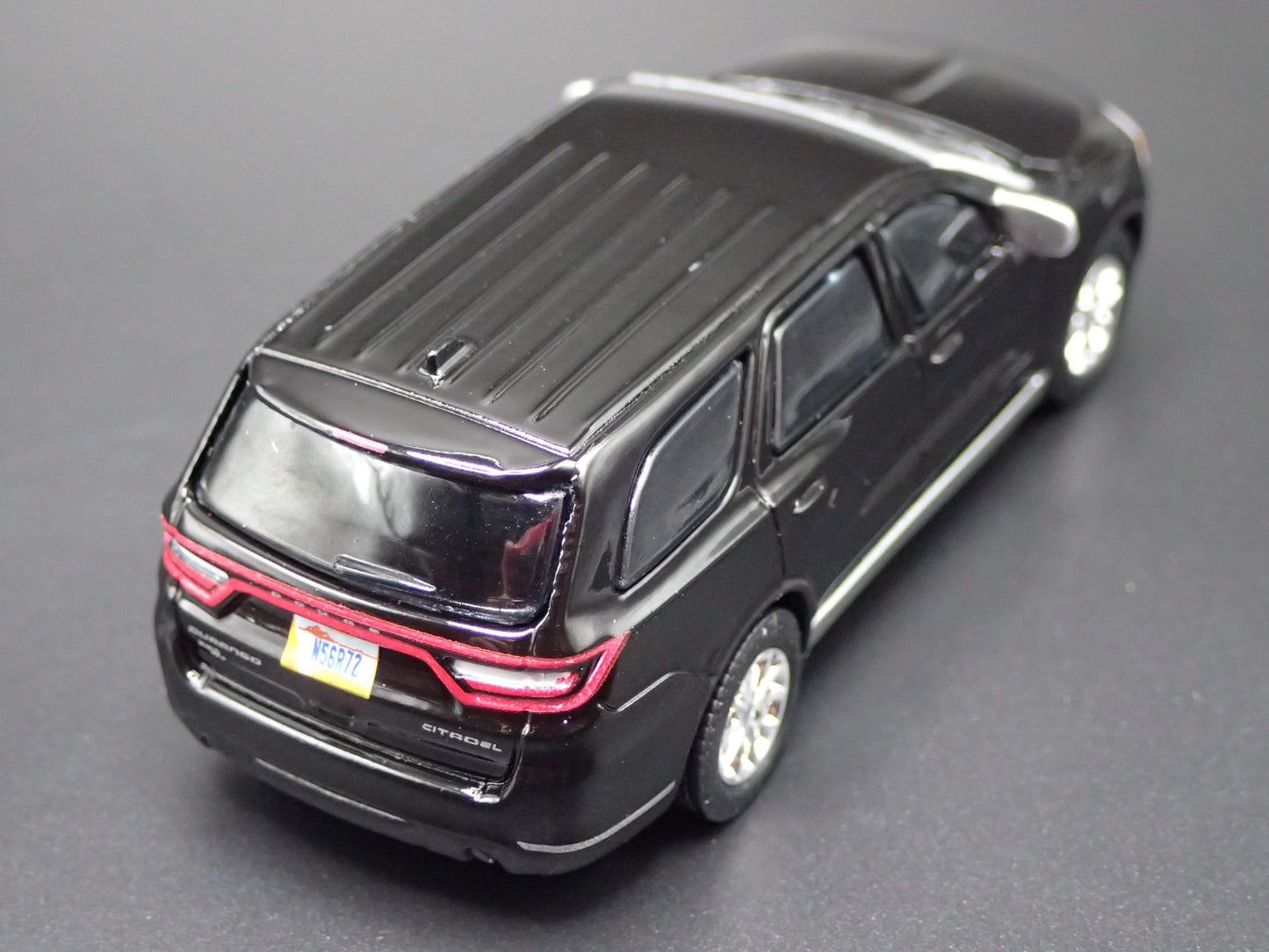 2011-2019 DODGE DURANGO SUV BLACK 1:64 SCALE DIORAMA DIECAST MODEL CAR