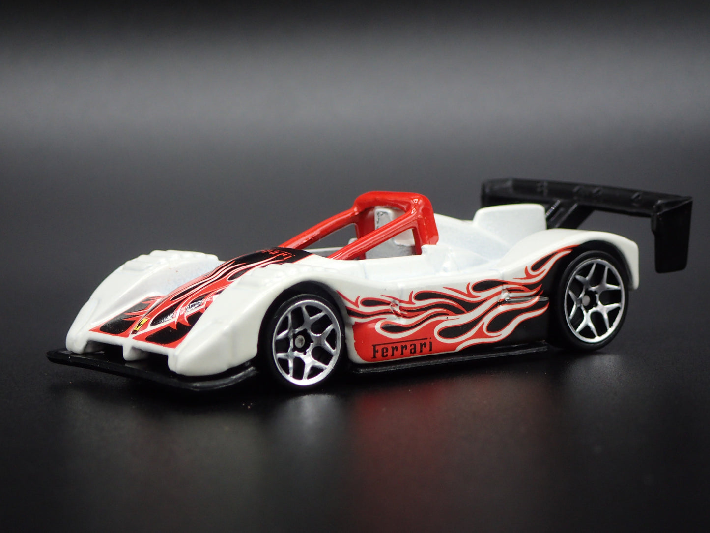 1994-2000 FERRARI 333 SP RACE CAR WHITE 1:64 SCALE DIORAMA DIECAST MODEL CAR