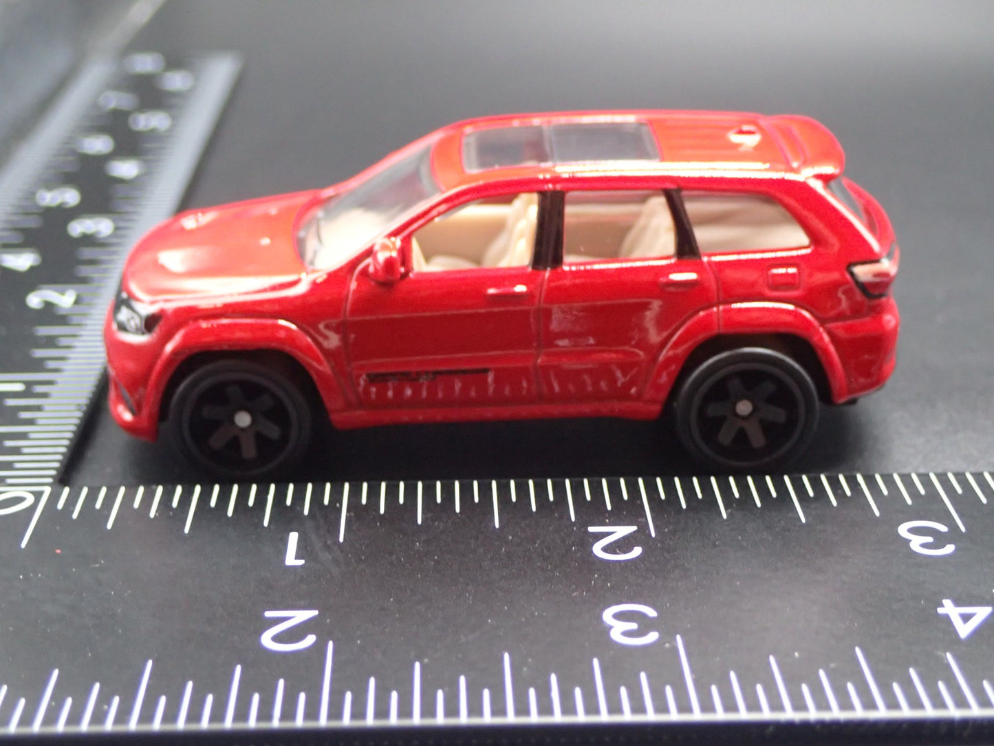 2018-2021 JEEP GRAND CHEROKEE TRACKHAWK RED 1:64 SCALE DIORAMA DIECAST MODEL CAR