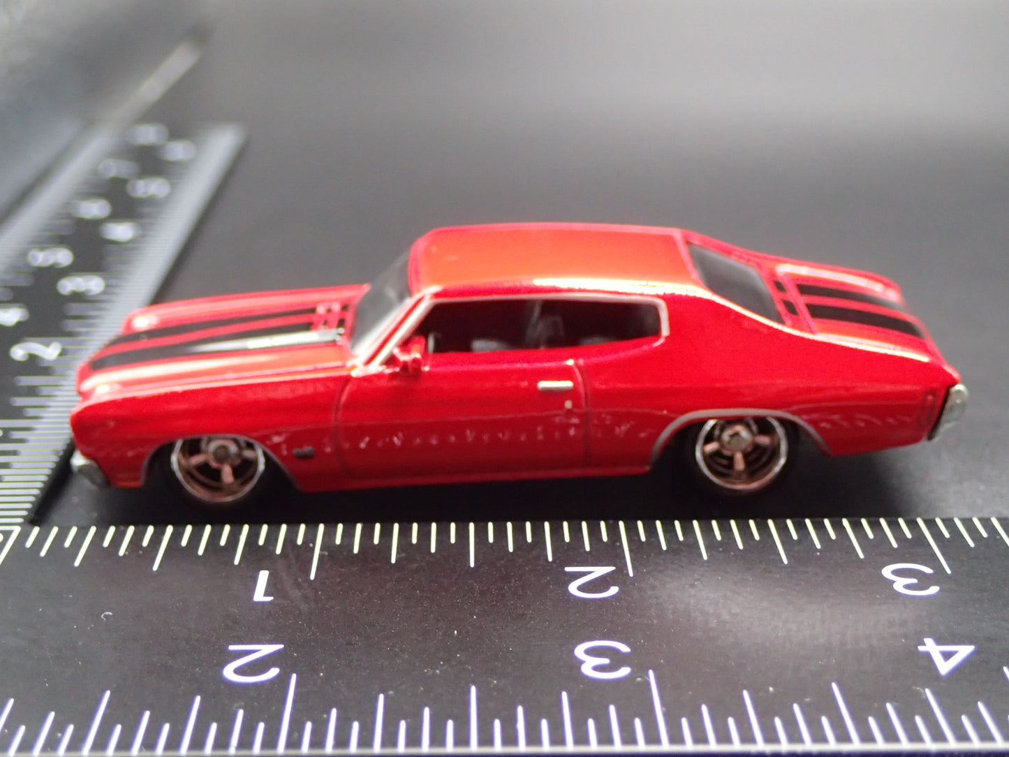 1970 70 CHEVY CHEVROLET CHEVELLE SS RED 1:64 SCALE DIORAMA DIECAST MODEL CAR