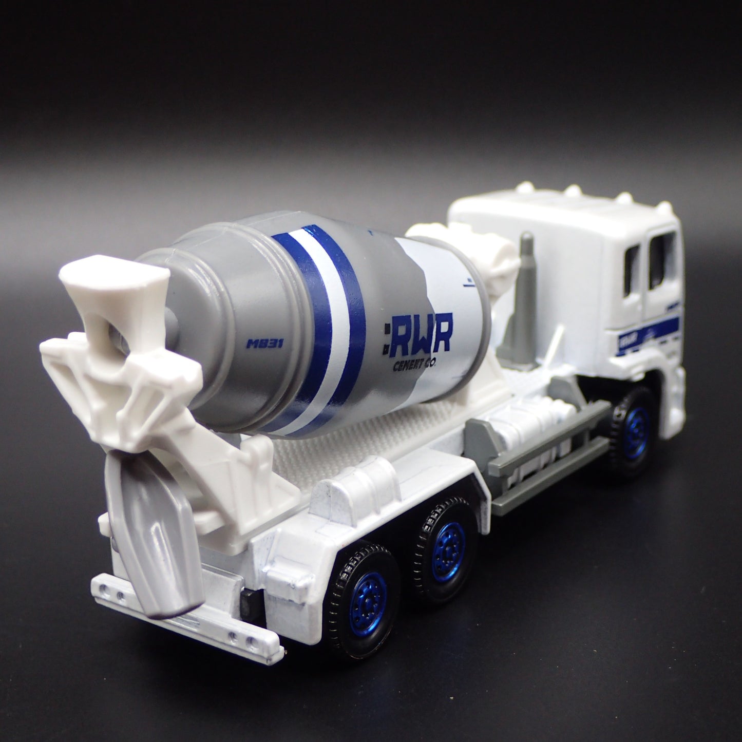 CEMENT MIXER CONSTRUCTION VEHICLE TRUCK 1:64 MB SCALE DIORAMA DIECAST MODEL CAR
