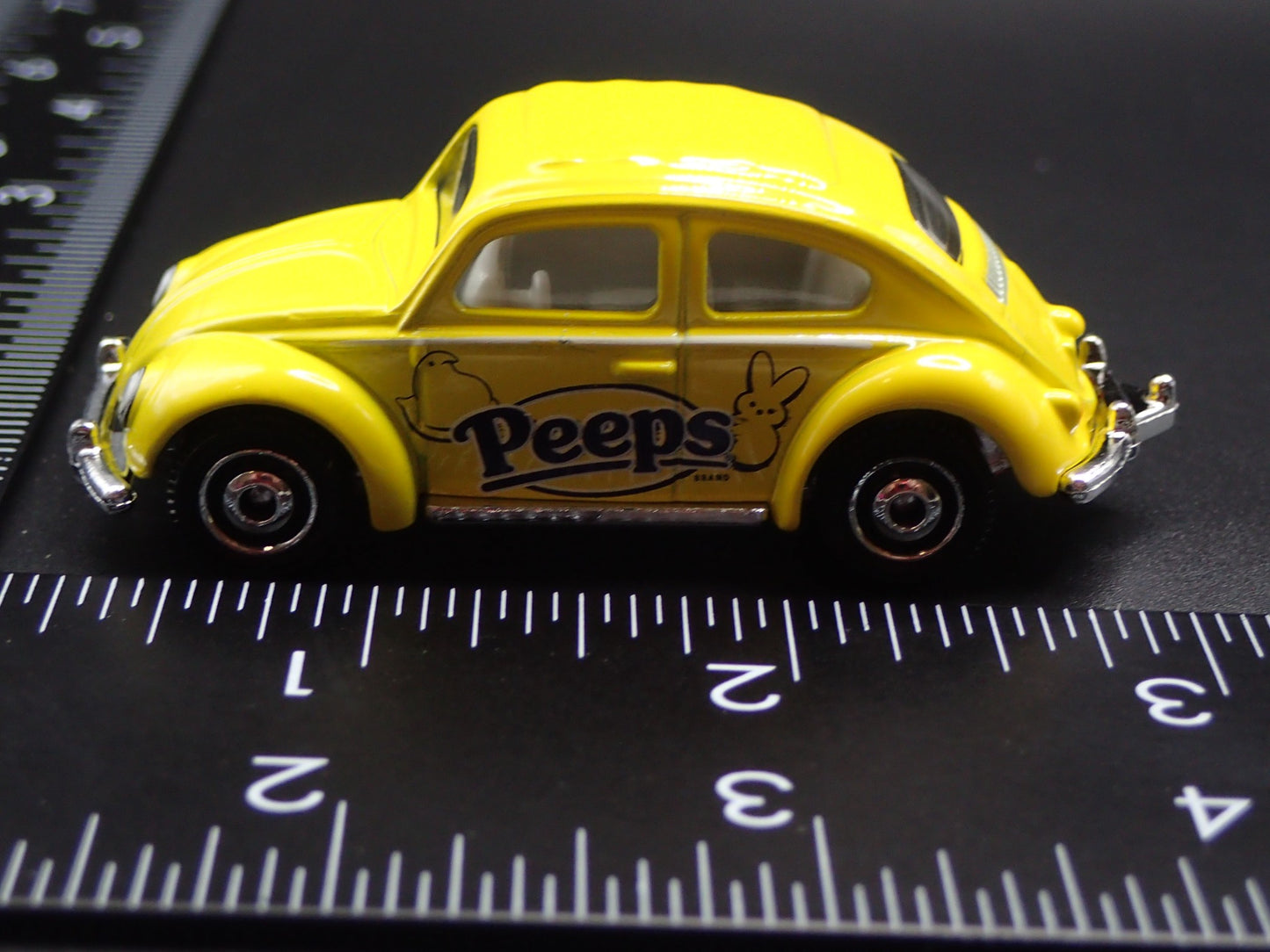 1960-1969 VW VOLKSWAGEN BEETLE BUG W HITCH PEEPS 1:64 SCALE DIECAST MODEL CAR