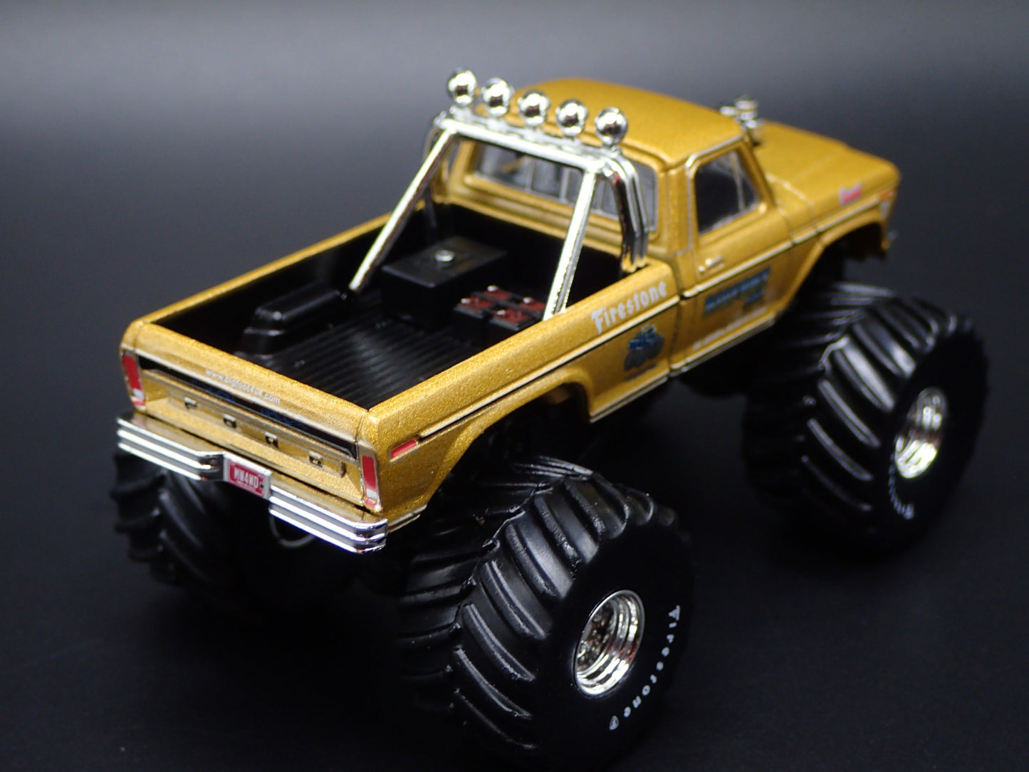 1979 79 FORD F250 MONSTER TRUCK BIGFOOT 50TH GOLD 1/64 SCALE DIECAST MODEL CAR