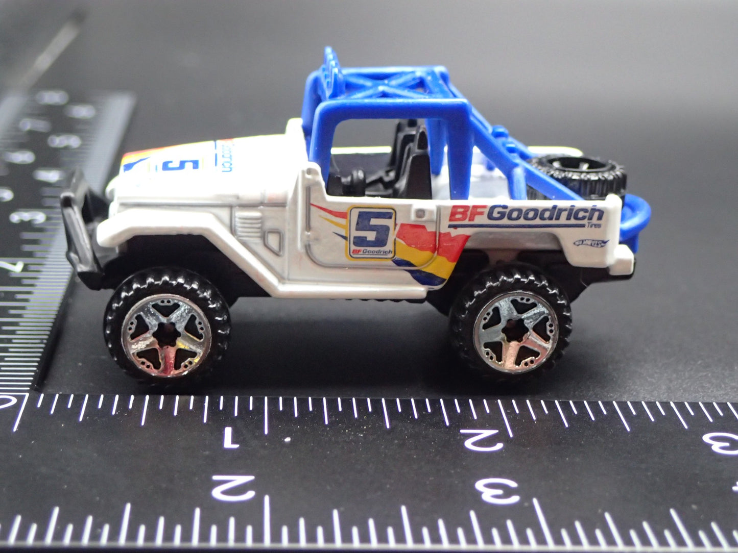 1960-1984 TOYOTA LAND CRUISER FJ40 BFGOODRICH WHITE 1/64 SCALE DIECAST MODEL CAR