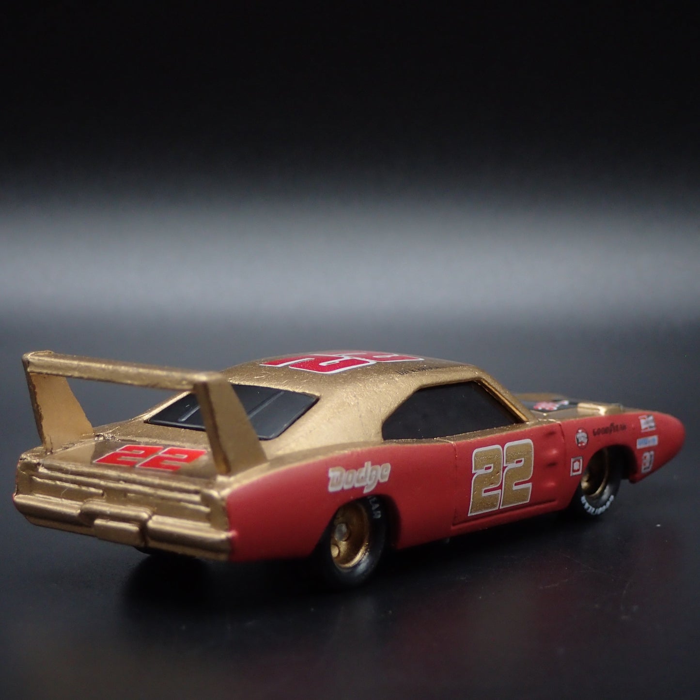1969 69 DODGE CHARGER DAYTONA NASCAR DICK BROOKS 22 1:64 SCALE DIECAST MODEL CAR
