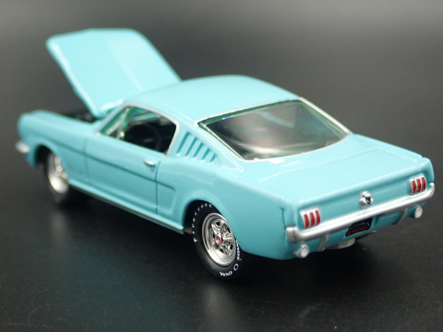 1965 65 FORD MUSTANG FASTBACK 1:64 SCALE COLLECTIBLE DIORAMA DIECAST MODEL CAR