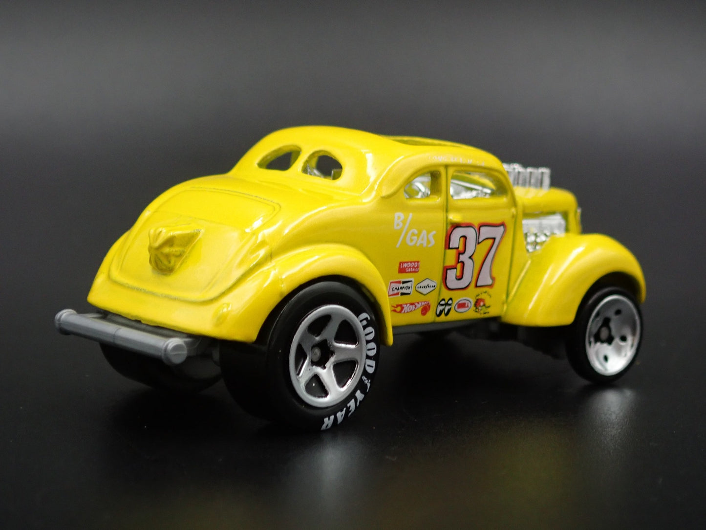 1937 37 FORD COUPE GASSER HOT ROD NHRA 1:64 SCALE DIORAMA DIECAST MODEL CAR