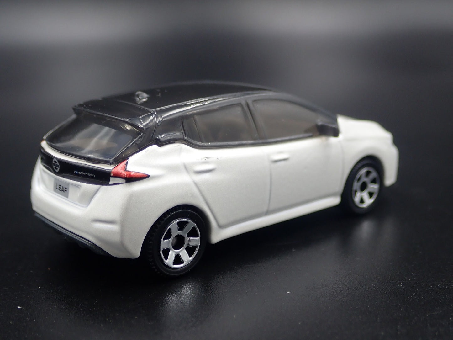 2018-2025 NISSAN LEAF 4 FOUR DOOR WHITE 1:64 SCALE COLLECTIBLE DIECAST MODEL CAR